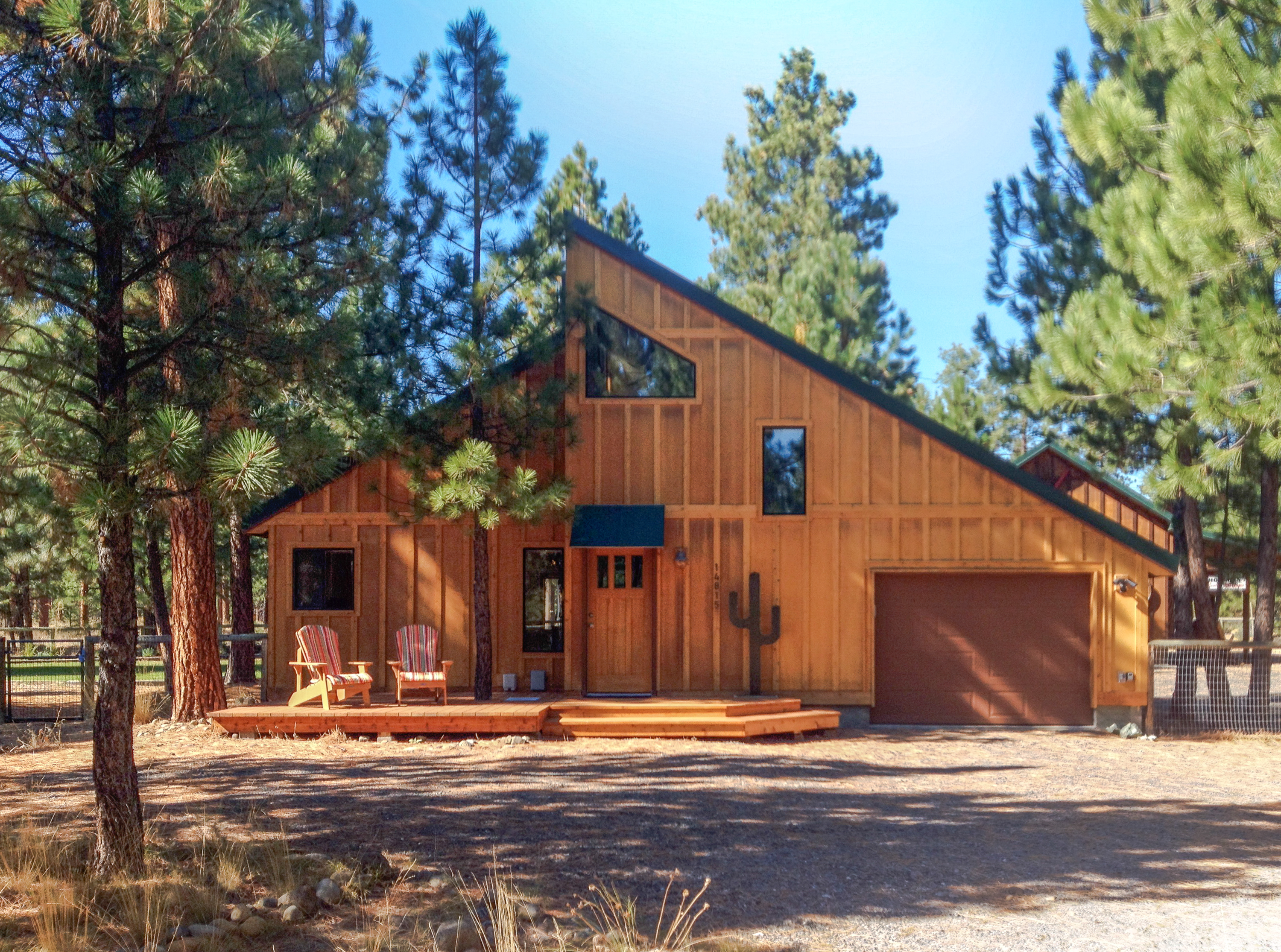 Sisters Tollgate Retreat with Hot Tub & WiFi 2 BD Vacation Rental in