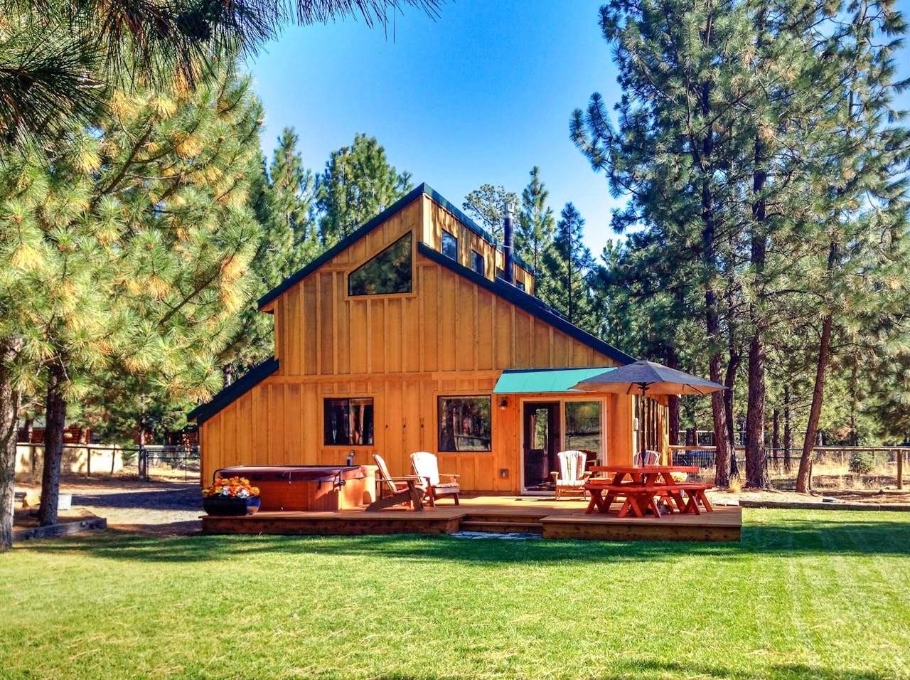 Sisters Tollgate Retreat with Hot Tub & WiFi 2 BD Vacation Rental in