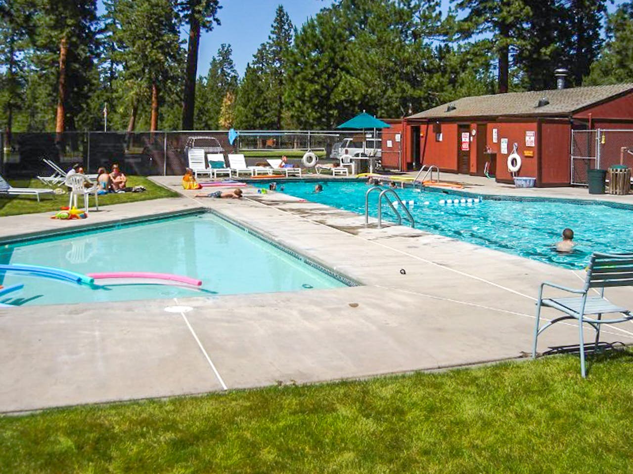 Sisters Tollgate Retreat with Hot Tub & WiFi 2 BD Vacation Rental in