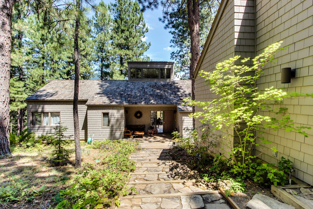 Hilltop Getaway 3 BD Vacation Rental in Black Butte Ranch, OR Vacasa