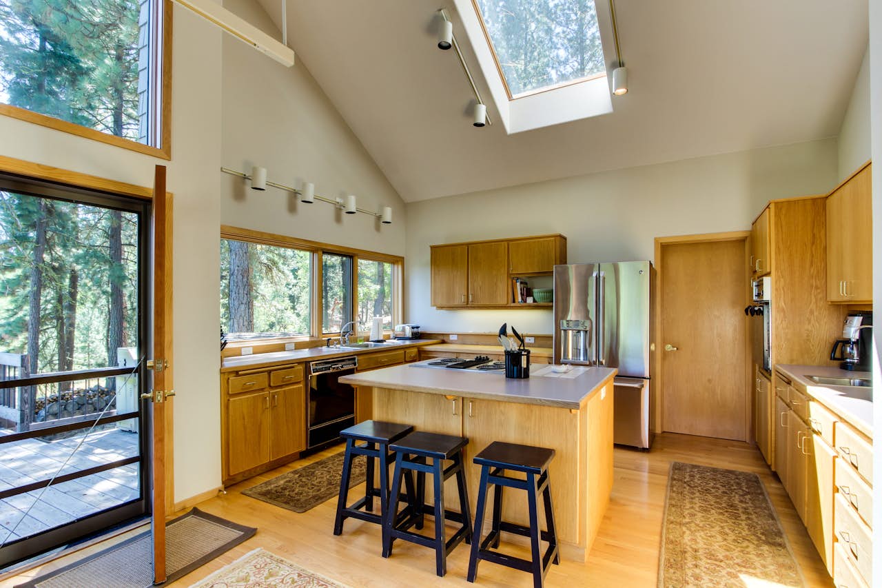 Hilltop Getaway 3 BD Vacation Rental in Black Butte Ranch, OR Vacasa