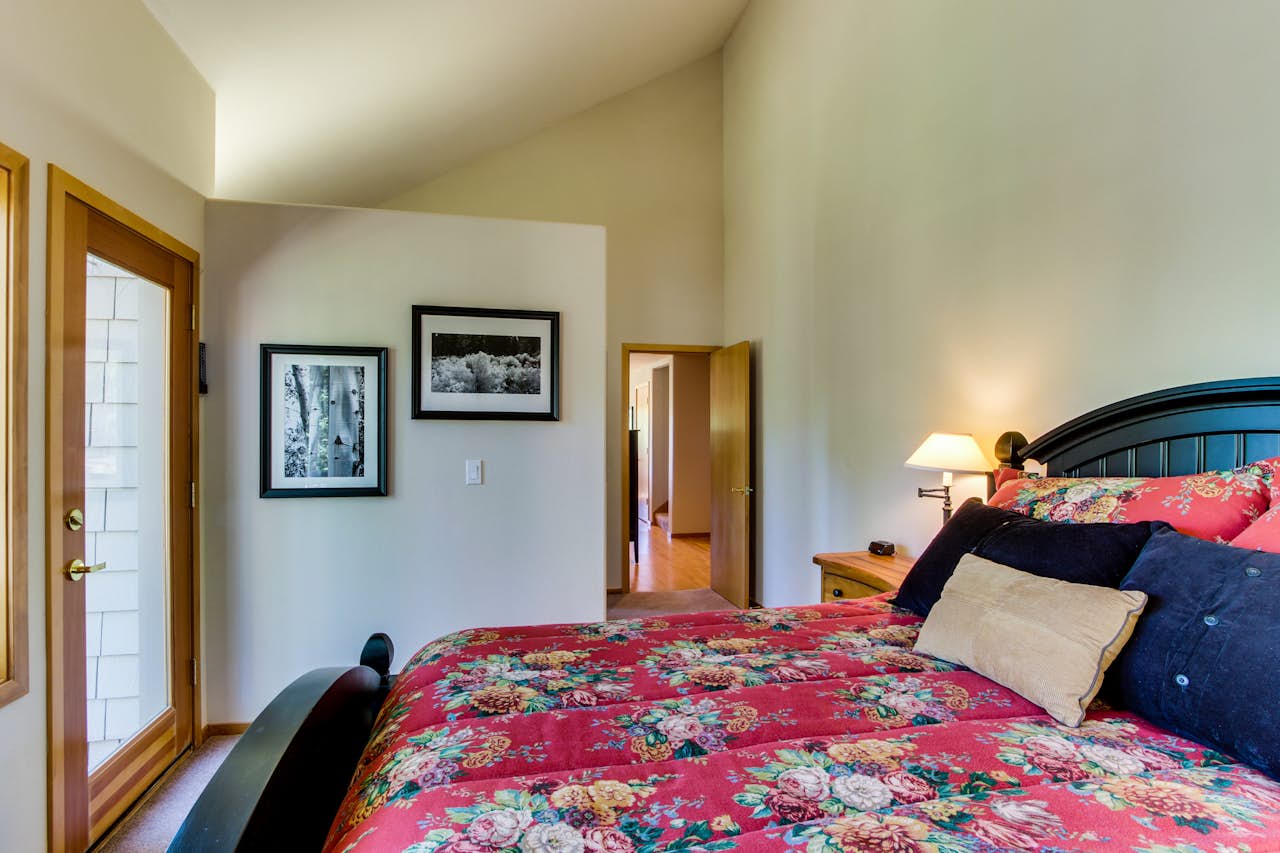 Hilltop Getaway 3 BD Vacation Rental in Black Butte Ranch, OR Vacasa