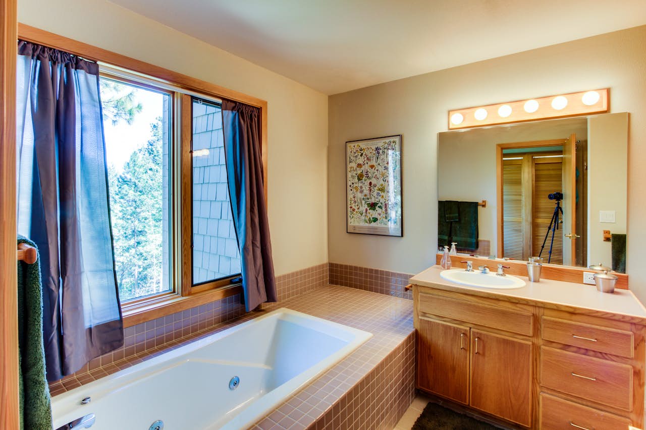 Hilltop Getaway 3 BD Vacation Rental in Black Butte Ranch, OR Vacasa