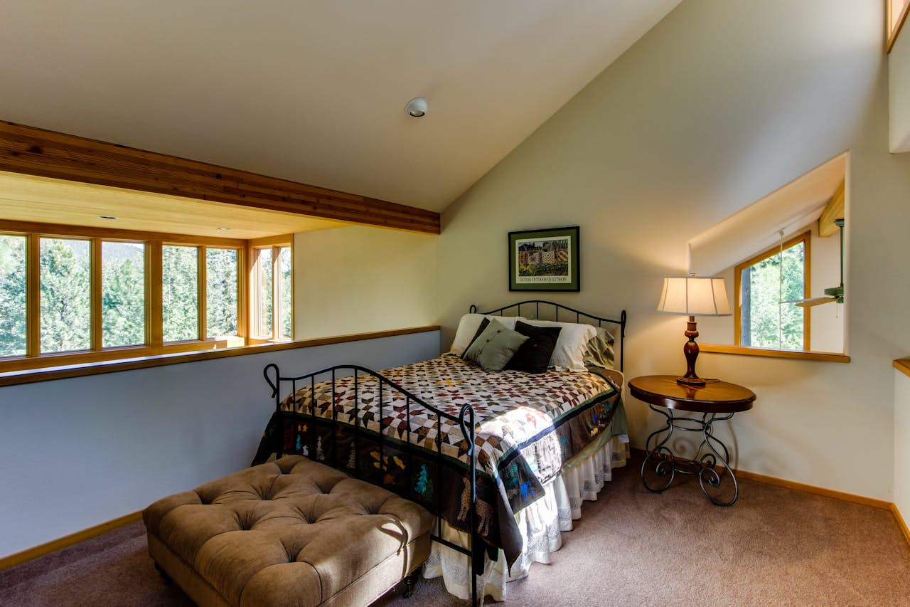 Hilltop Getaway 3 BD Vacation Rental in Black Butte Ranch, OR Vacasa