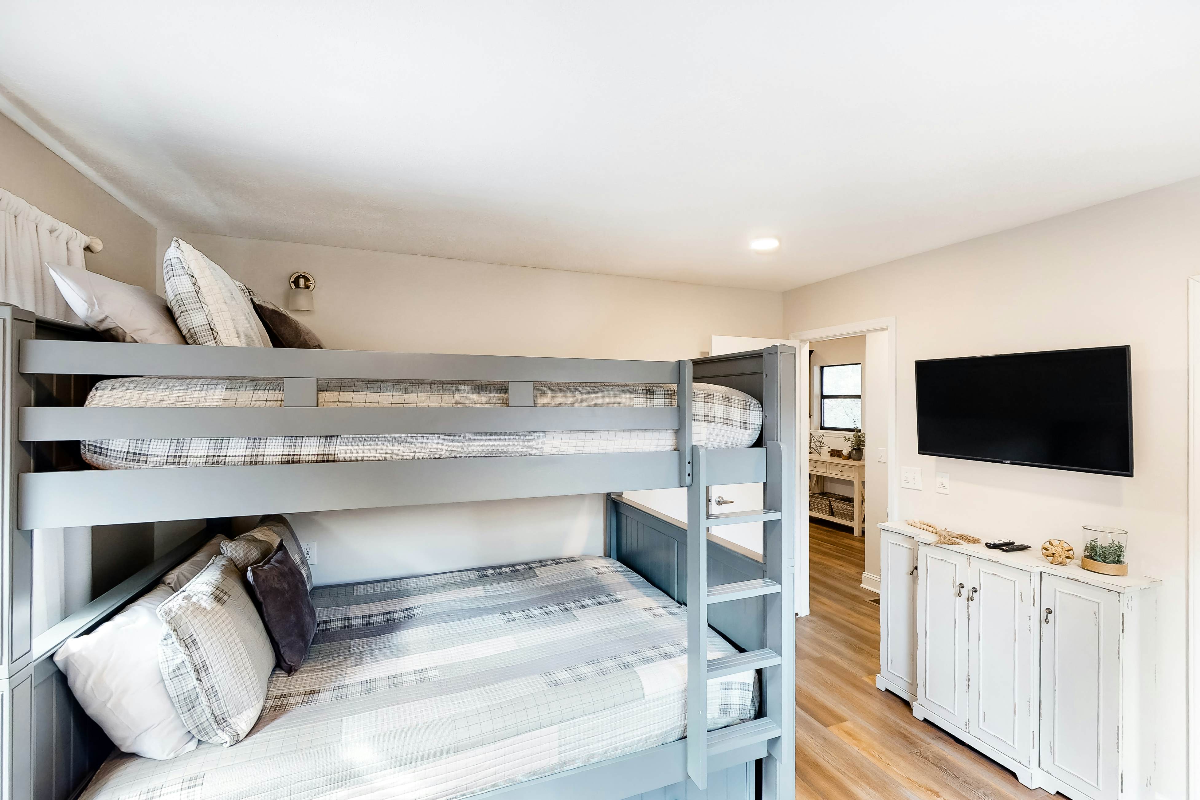 Reel Riverside Retreat 2 BD Sylva, NC Vacation Rental Vacasa