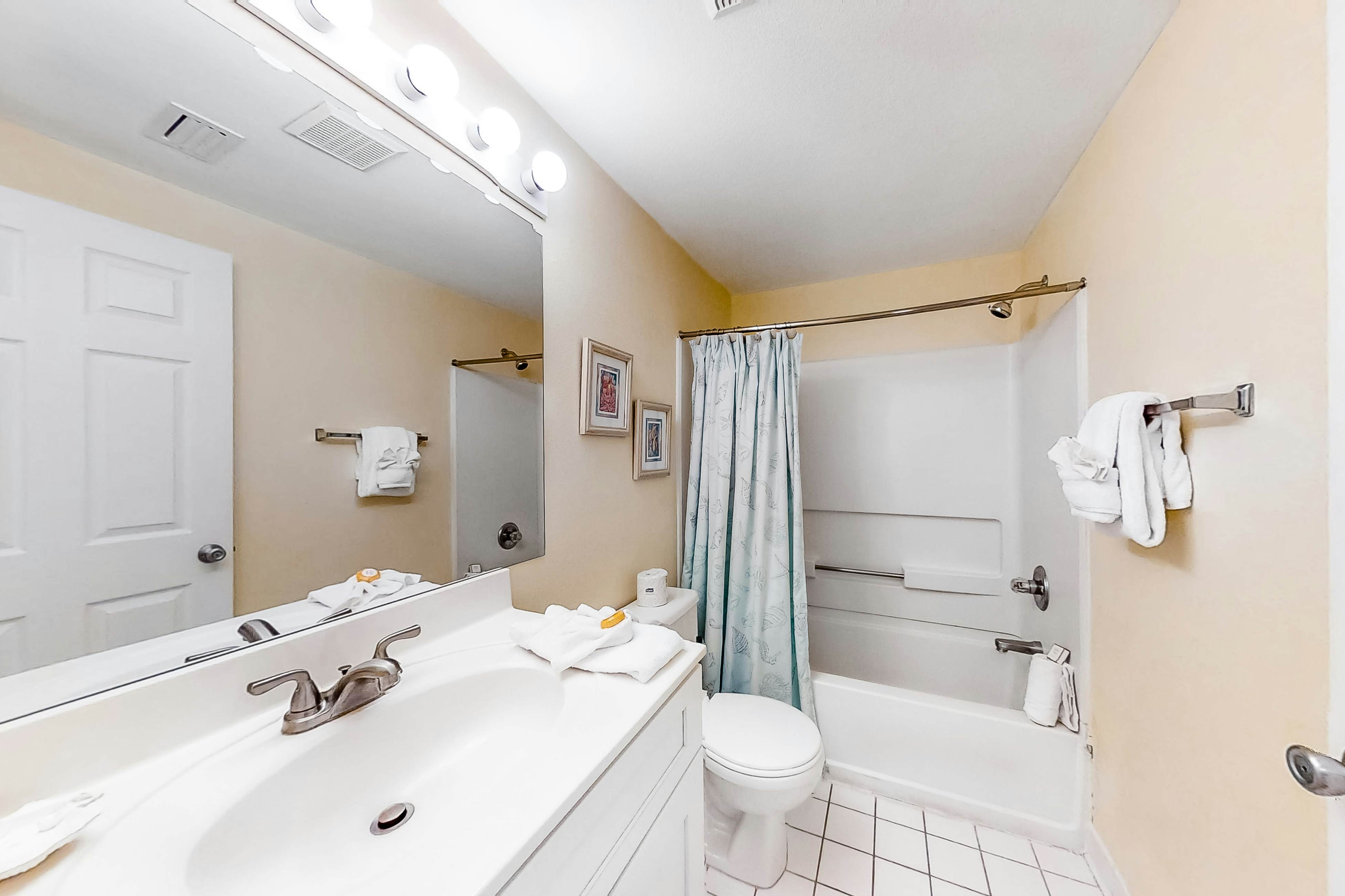 Emerald Towers West 5007