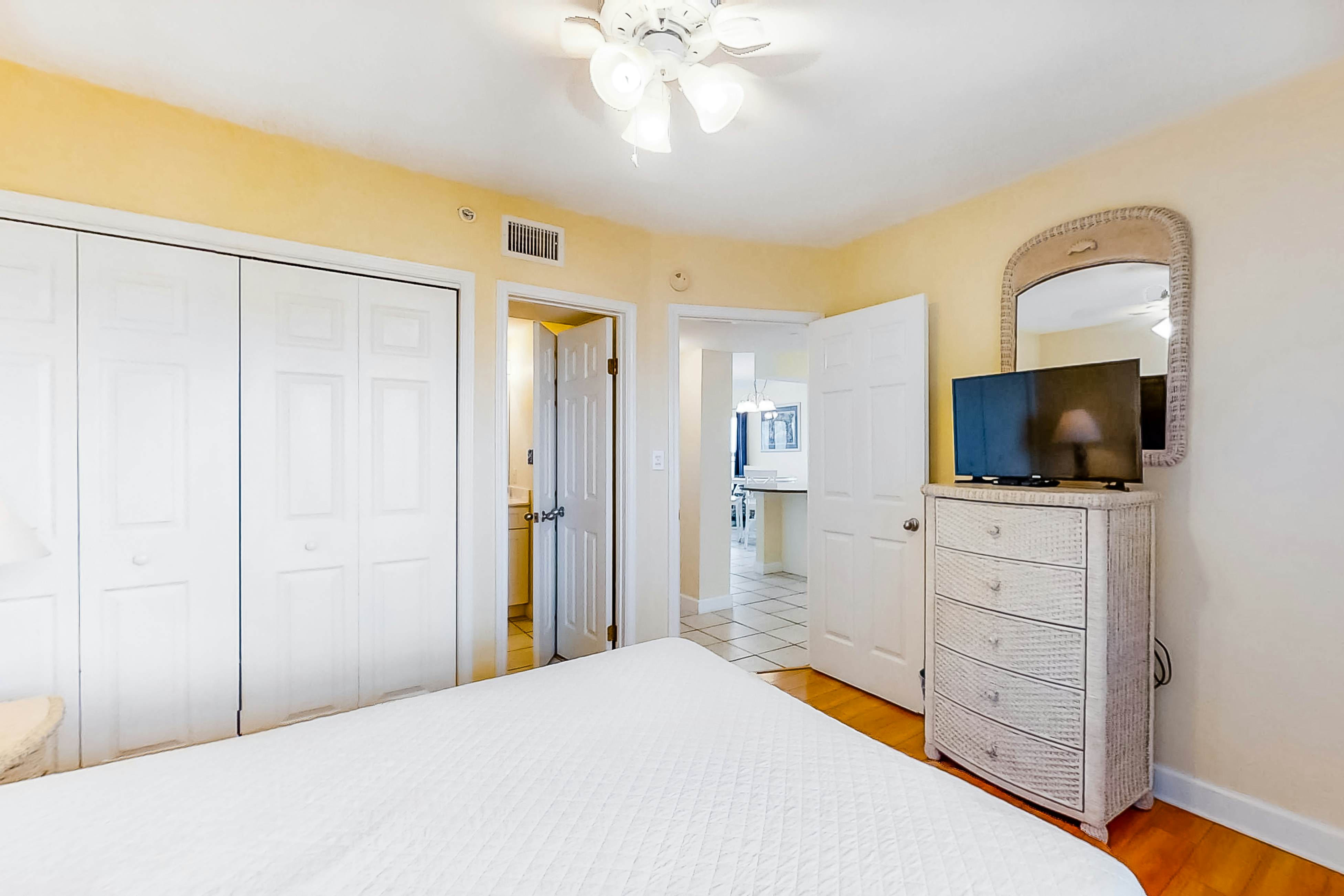 Emerald Towers West 5007