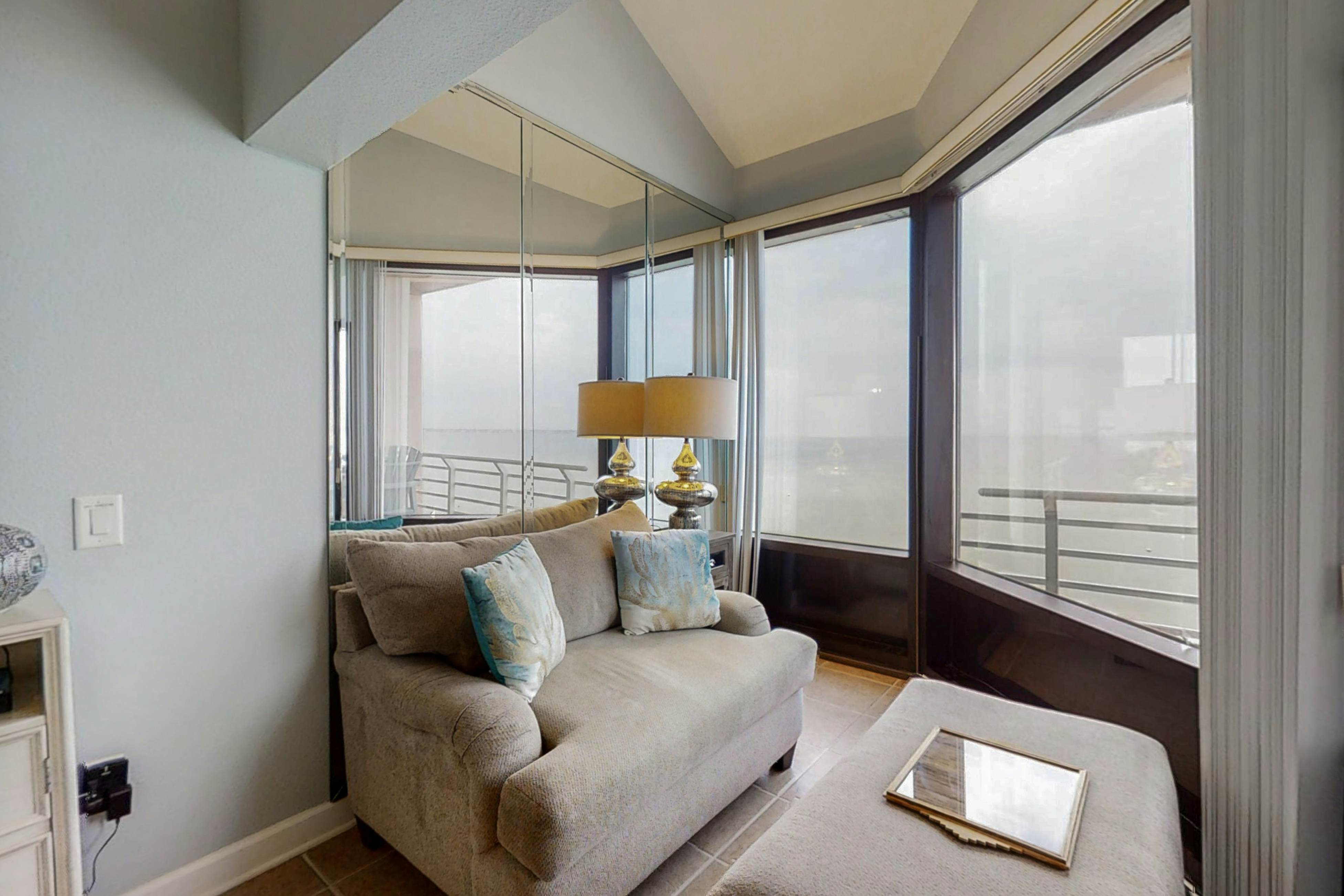 Palm Beach Club 2-228