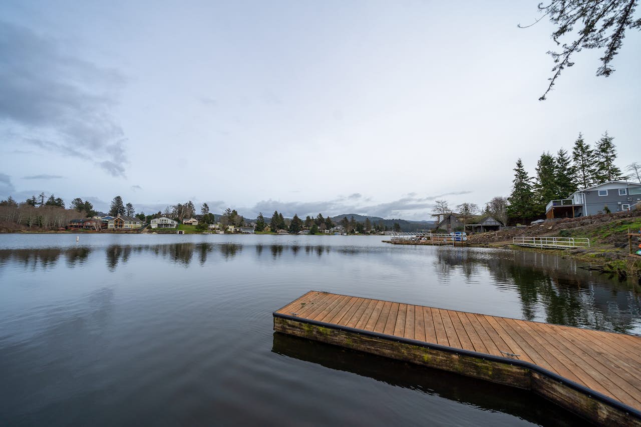 The Retreat on Devils Lake 3 BD Vacation Rental in Lincoln City, OR