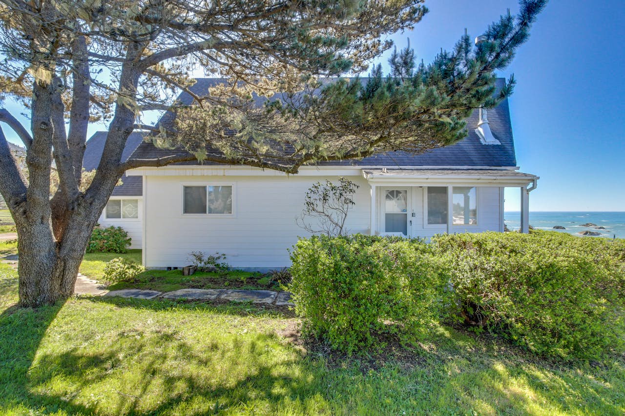 Harbor House 2 BD Vacation Rental in Brookings, OR Vacasa