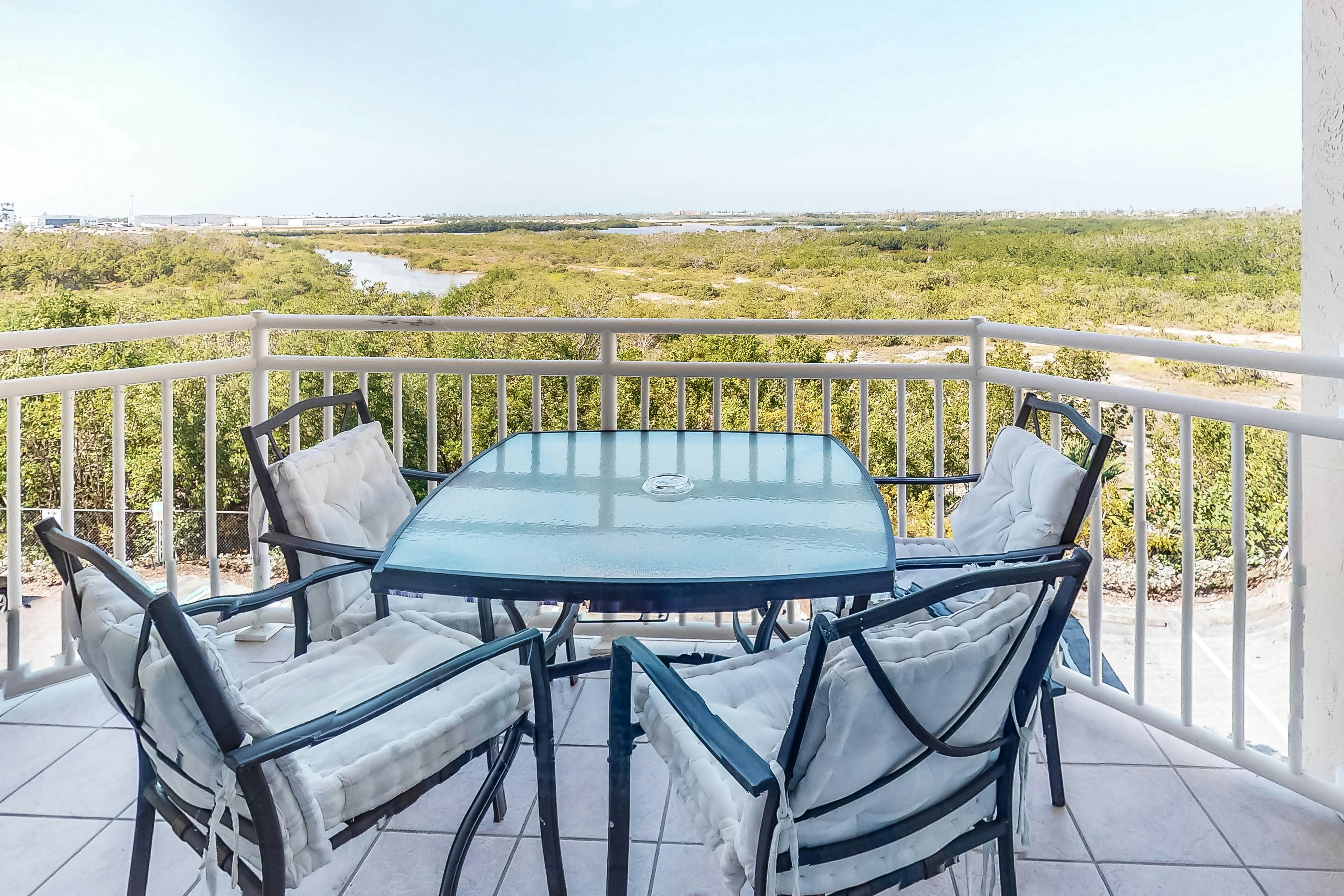 Sunrise Suites - Panama Suite 310