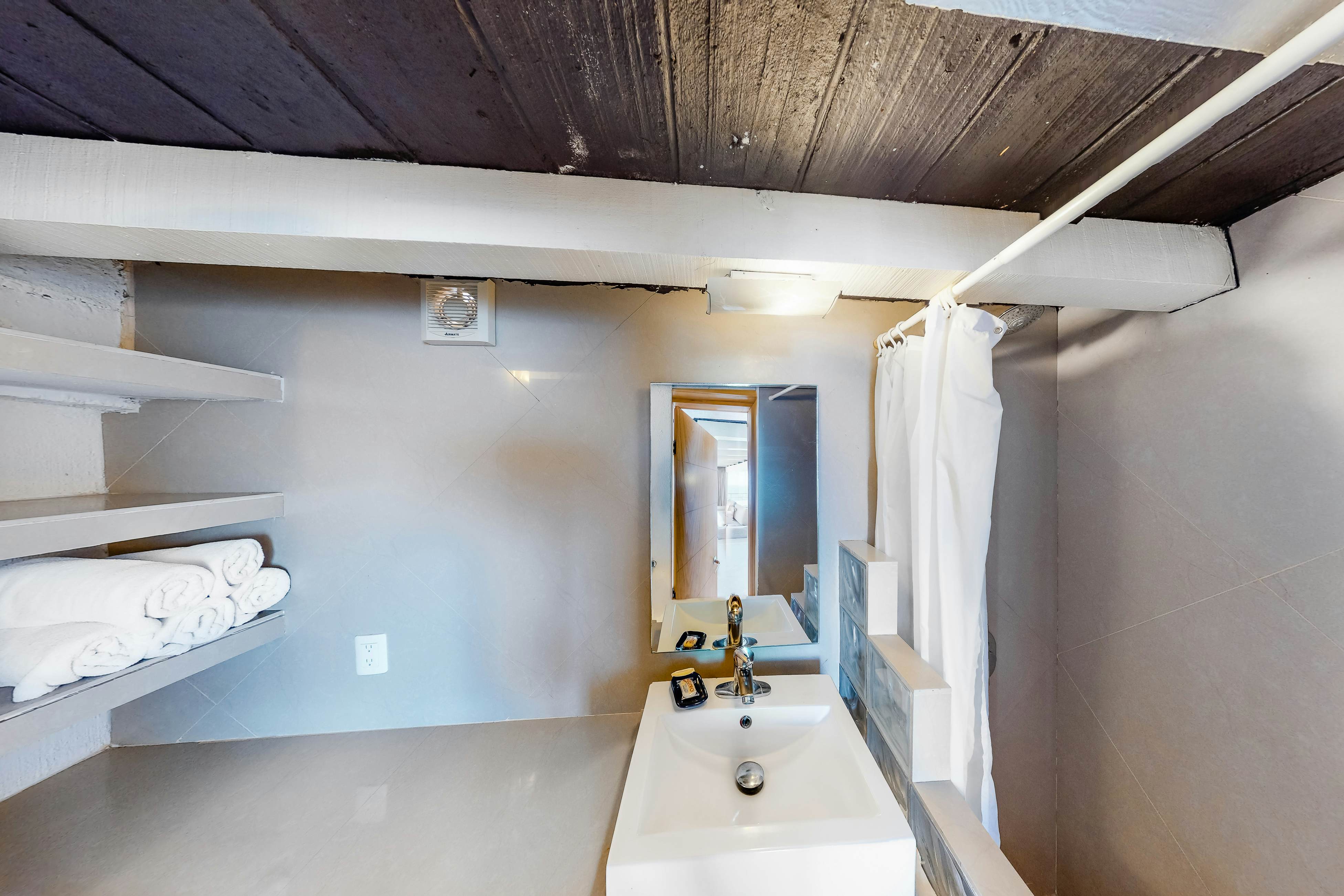 Torre Malibu, PH #902