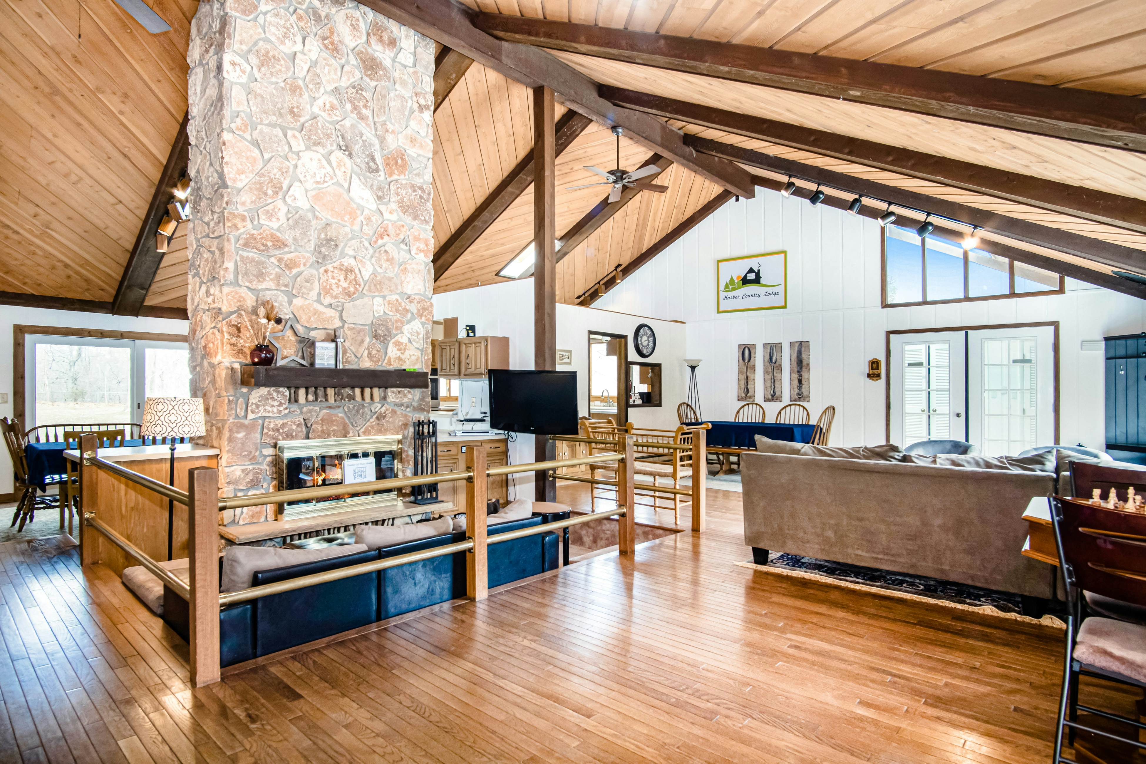 Harbor Country Family Lodge