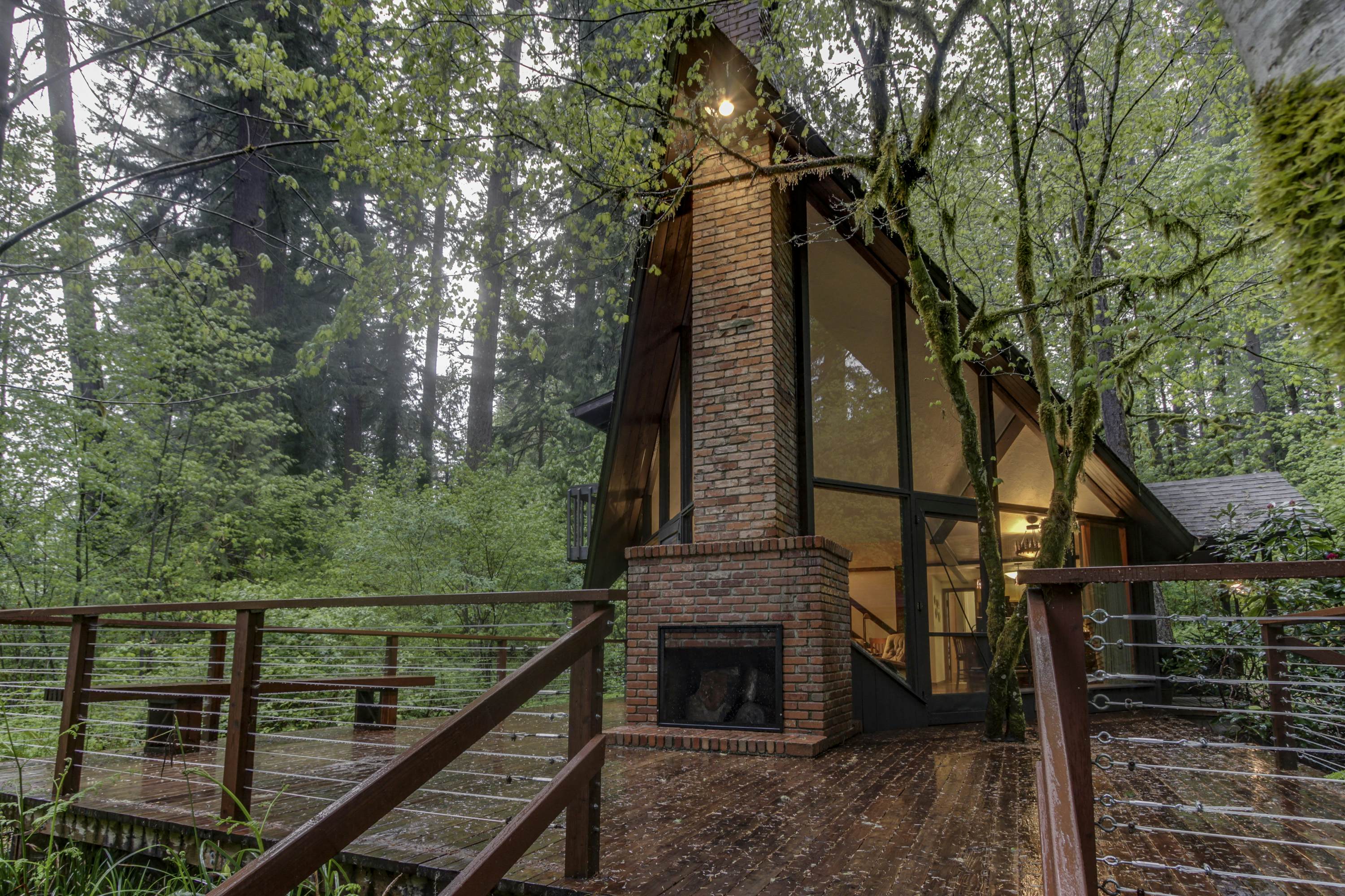 McKenzie River Cabin 5 BD Vida, OR Vacation Rental Vacasa