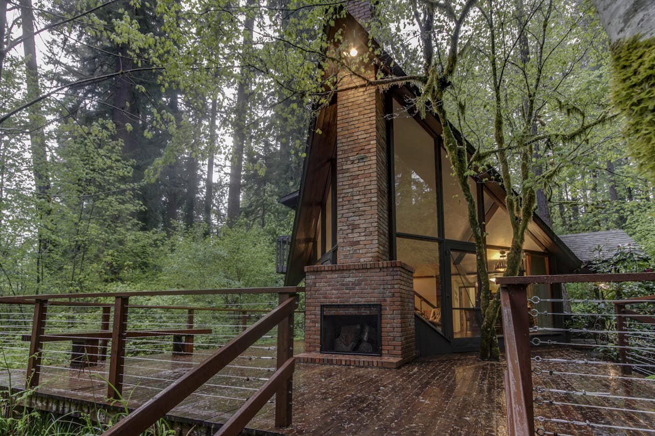 McKenzie River Cabin | 5 BD Vacation Rental in Vida, OR ...