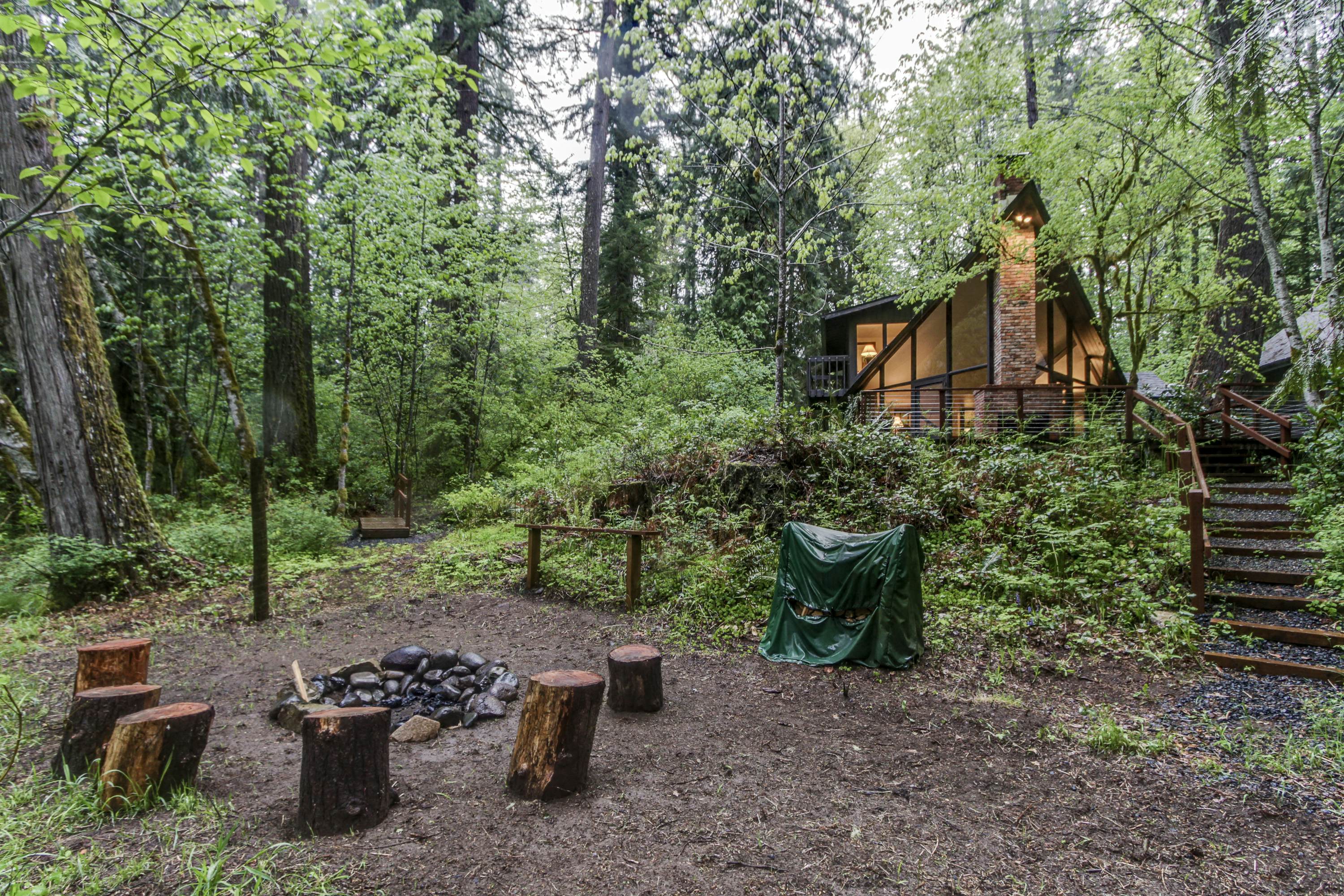 McKenzie River Cabin 5 BD Vida, OR Vacation Rental Vacasa
