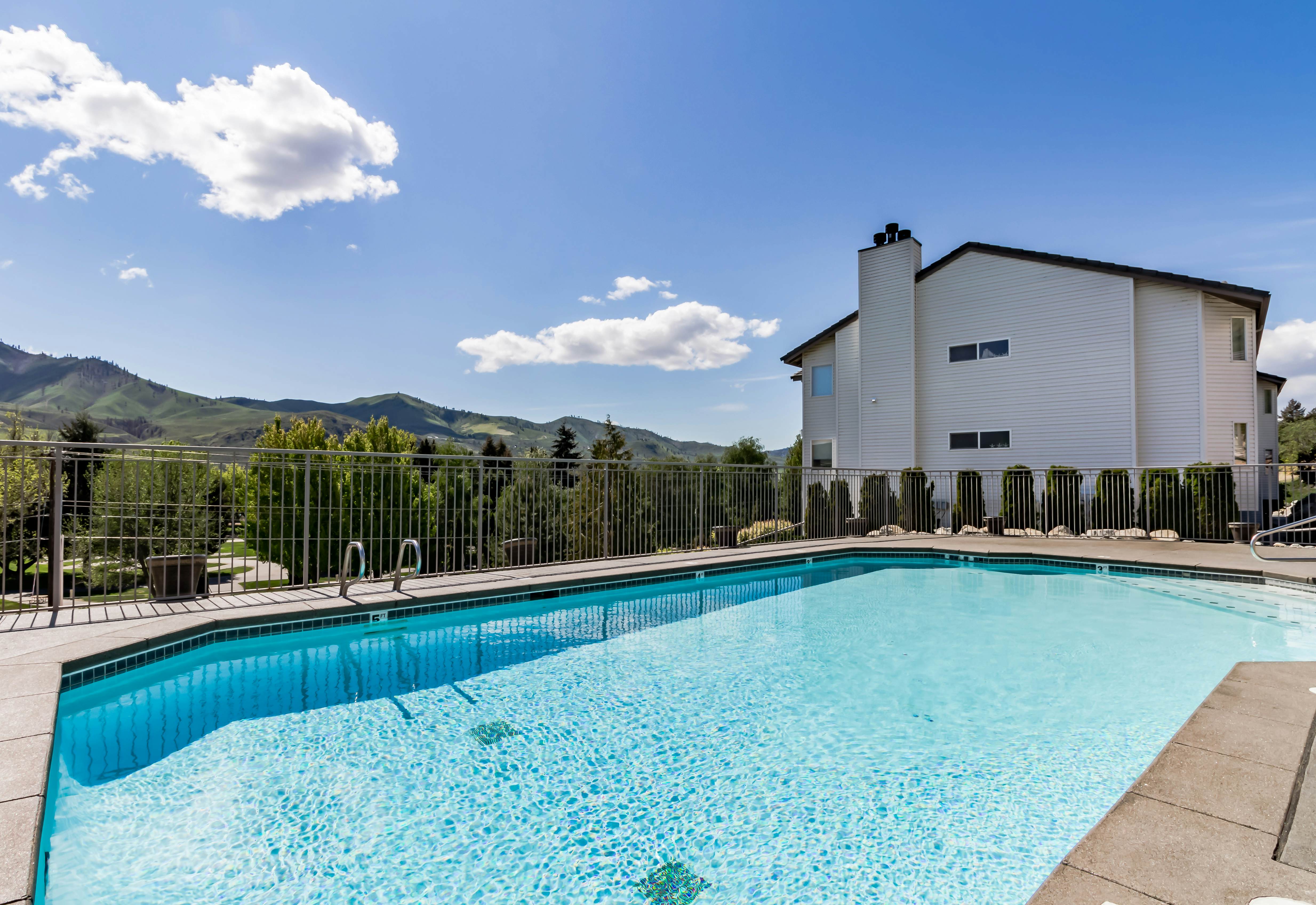 Park Pointe Condos Chelan Vacation Rentals Vacasa