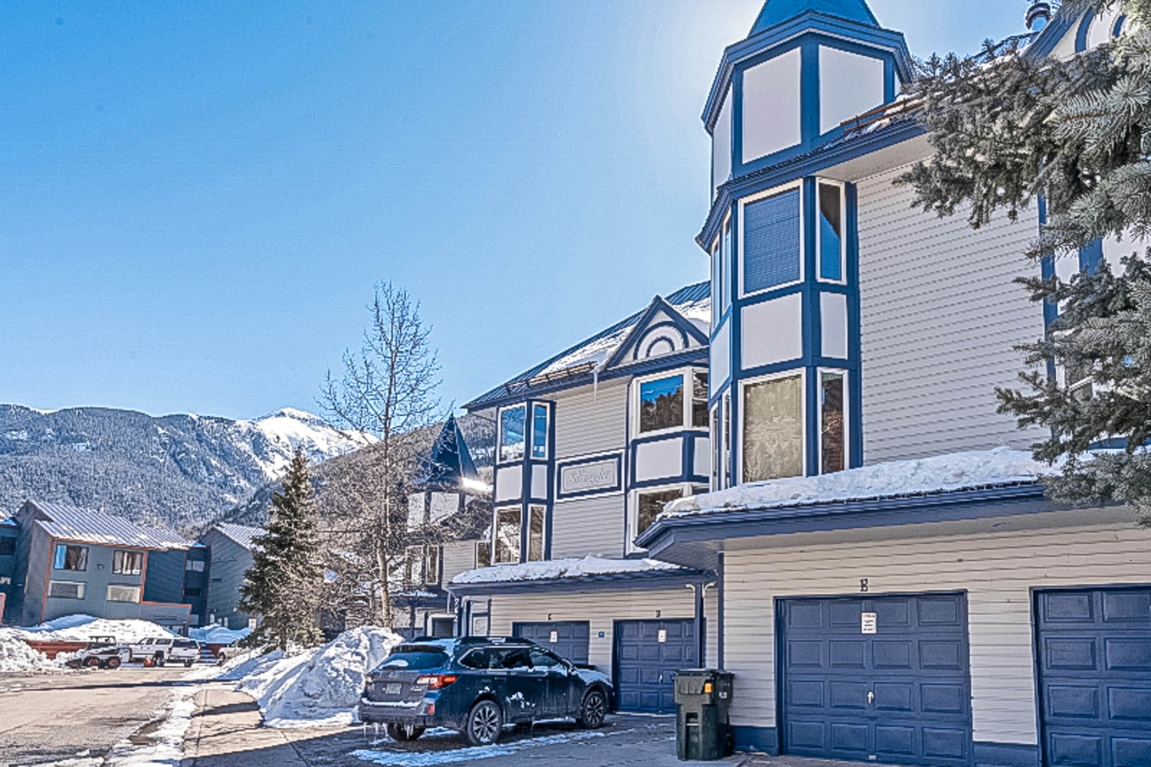 Smuggler Condos E - Smuggler Way