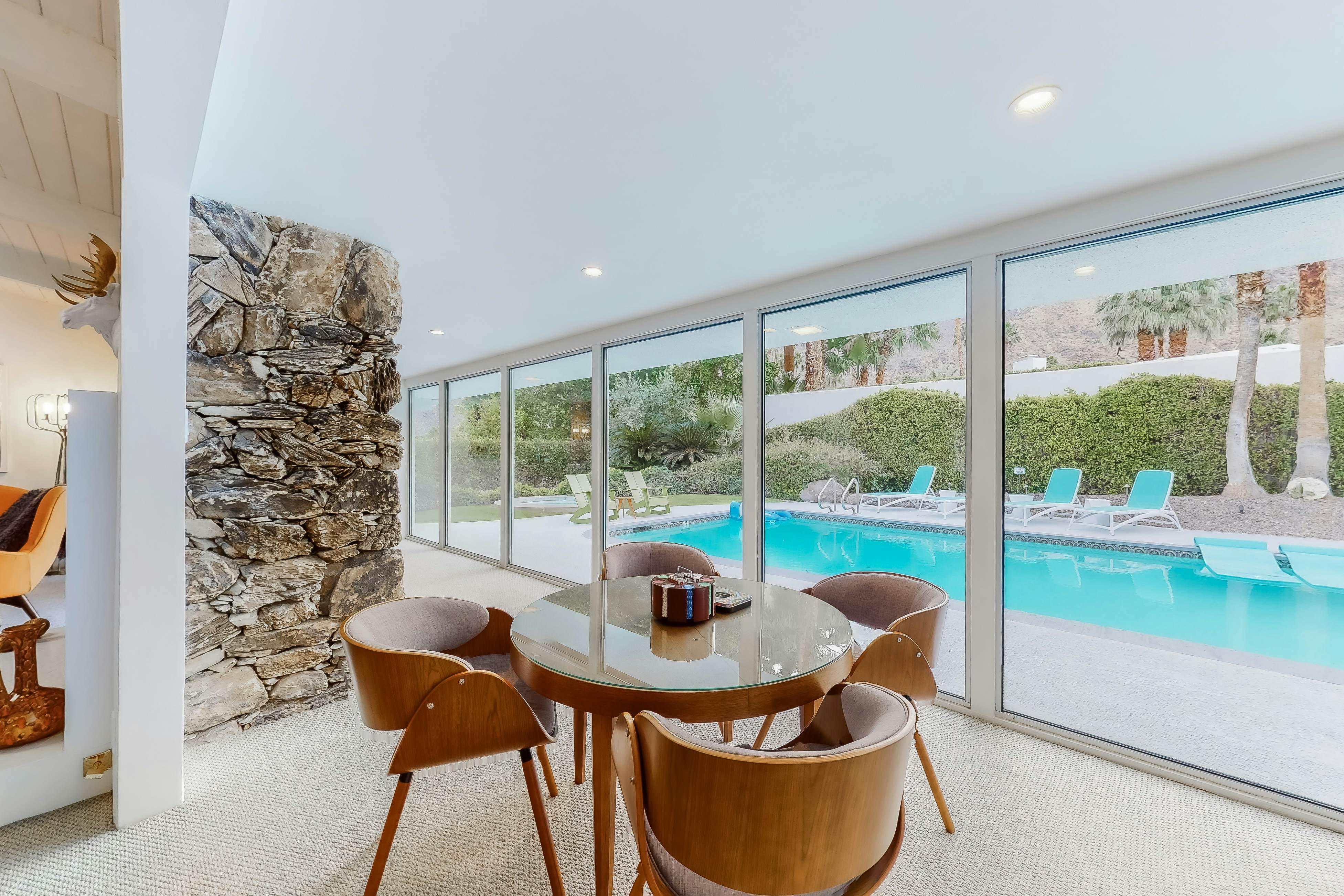 Palm Springs Style - 2875