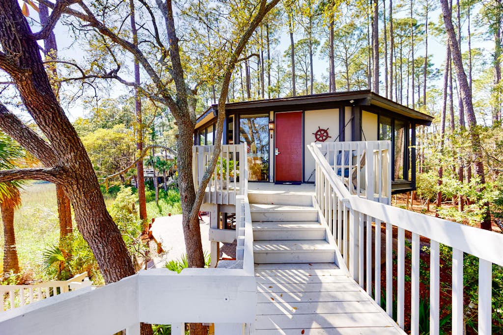 Sea Pines Treehouse with Marsh-Front Views & Large Deck — Sealoft