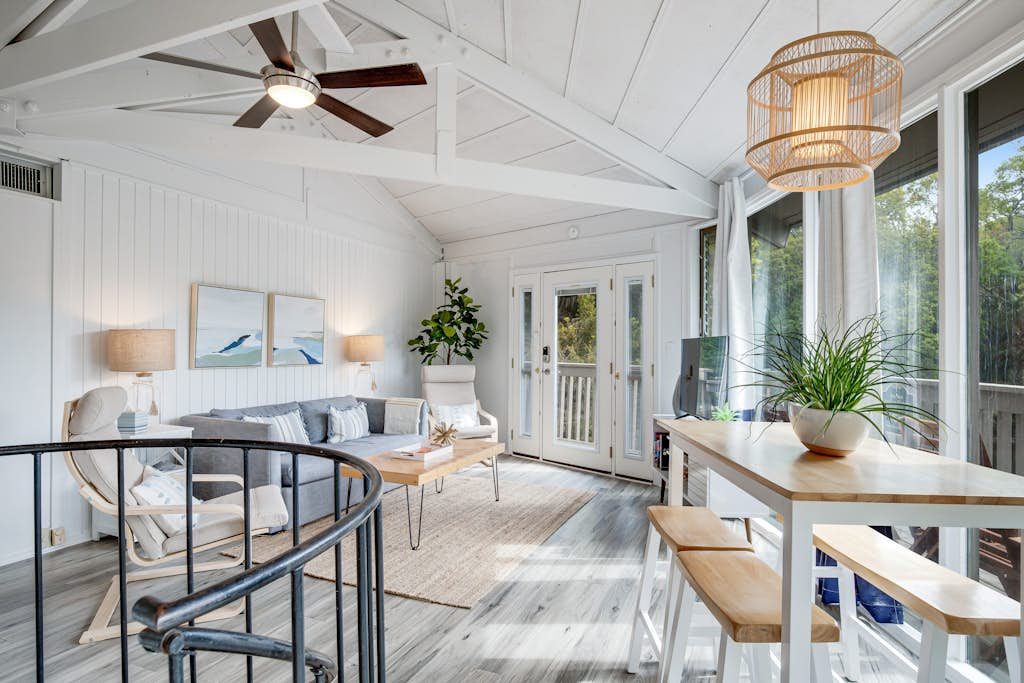 Lakefront home with lagoon view, deck & AC - close to beach, golf, & pools — Seabrook Island, SC — vacation rental