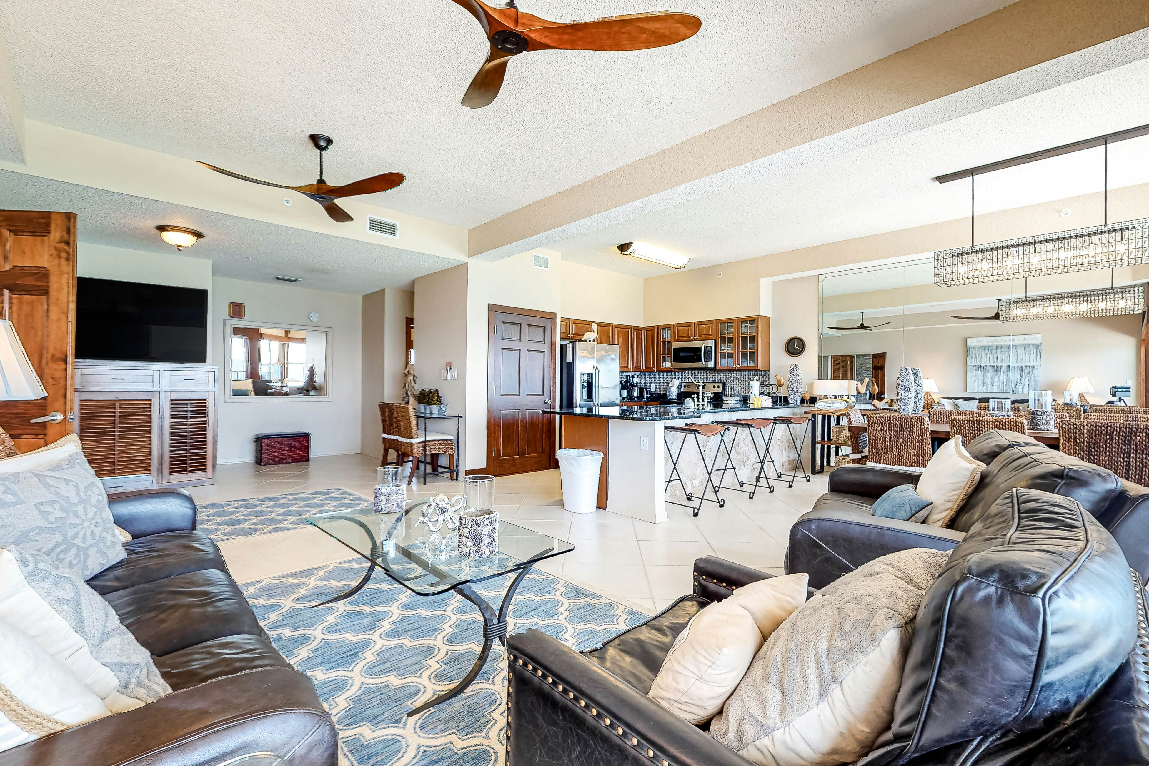 Emerald Towers West Penthouse 6002