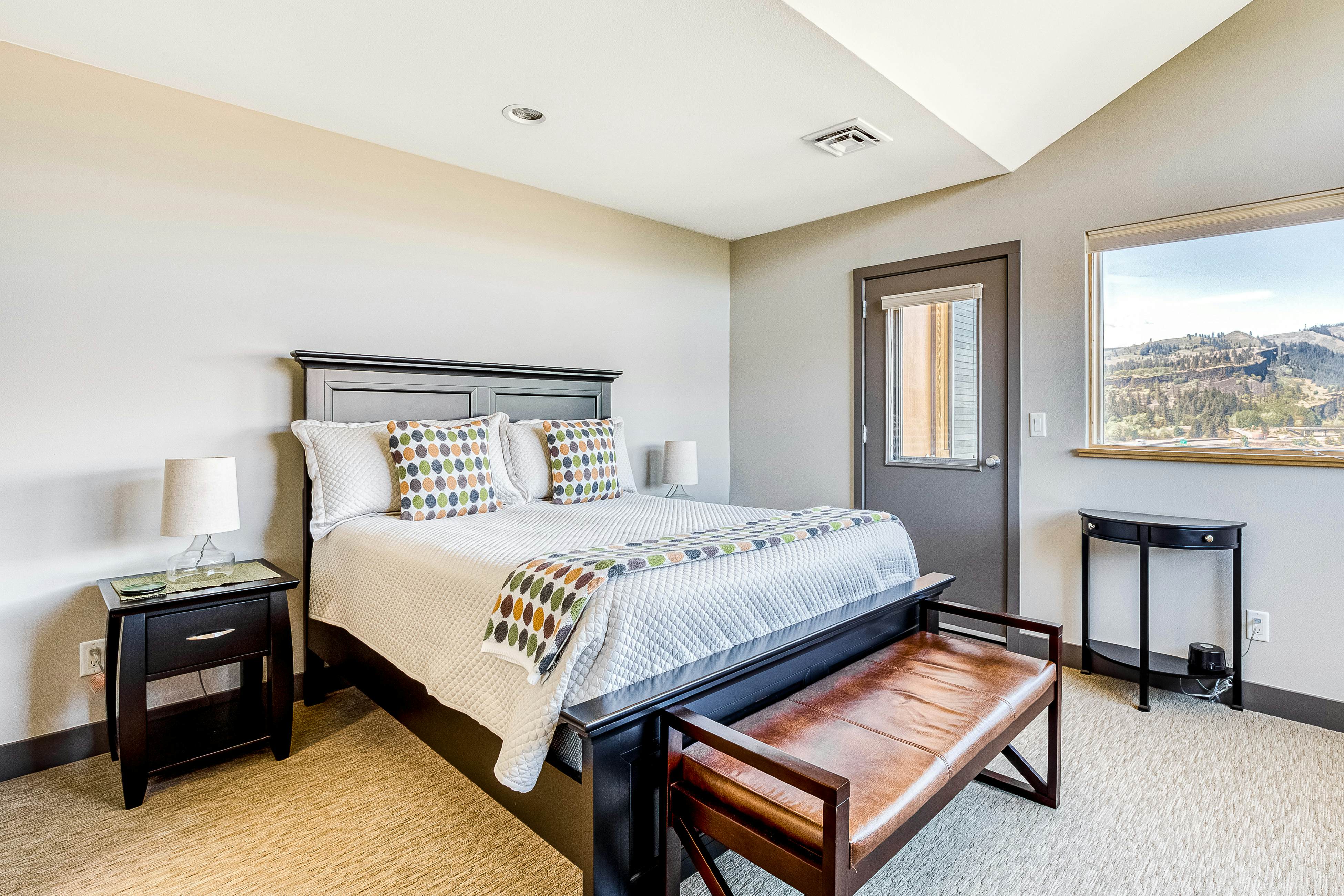 Mosier Creek Place 2 BD Mosier, OR Vacation Rental Vacasa