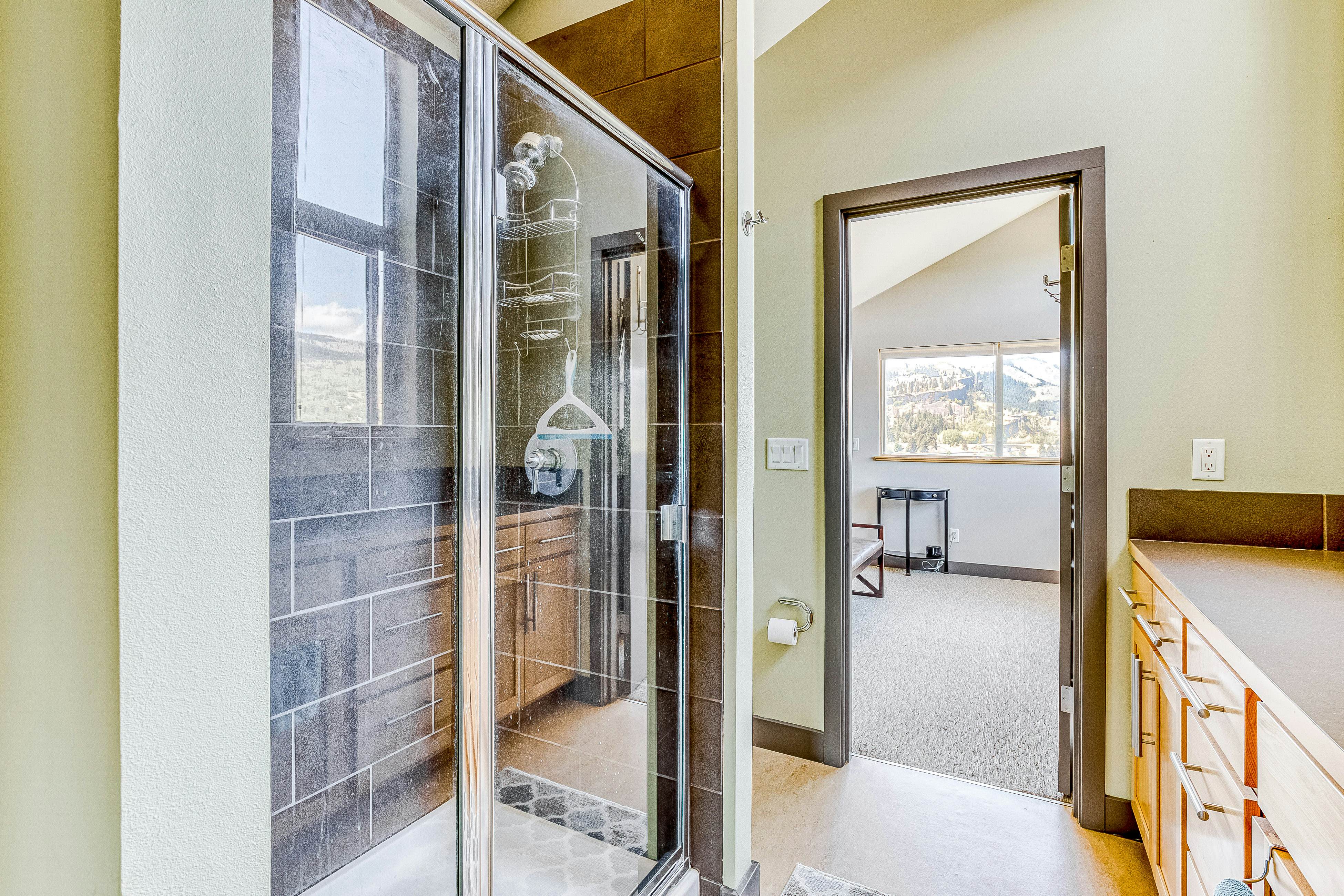 Mosier Creek Place 2 BD Mosier, OR Vacation Rental Vacasa