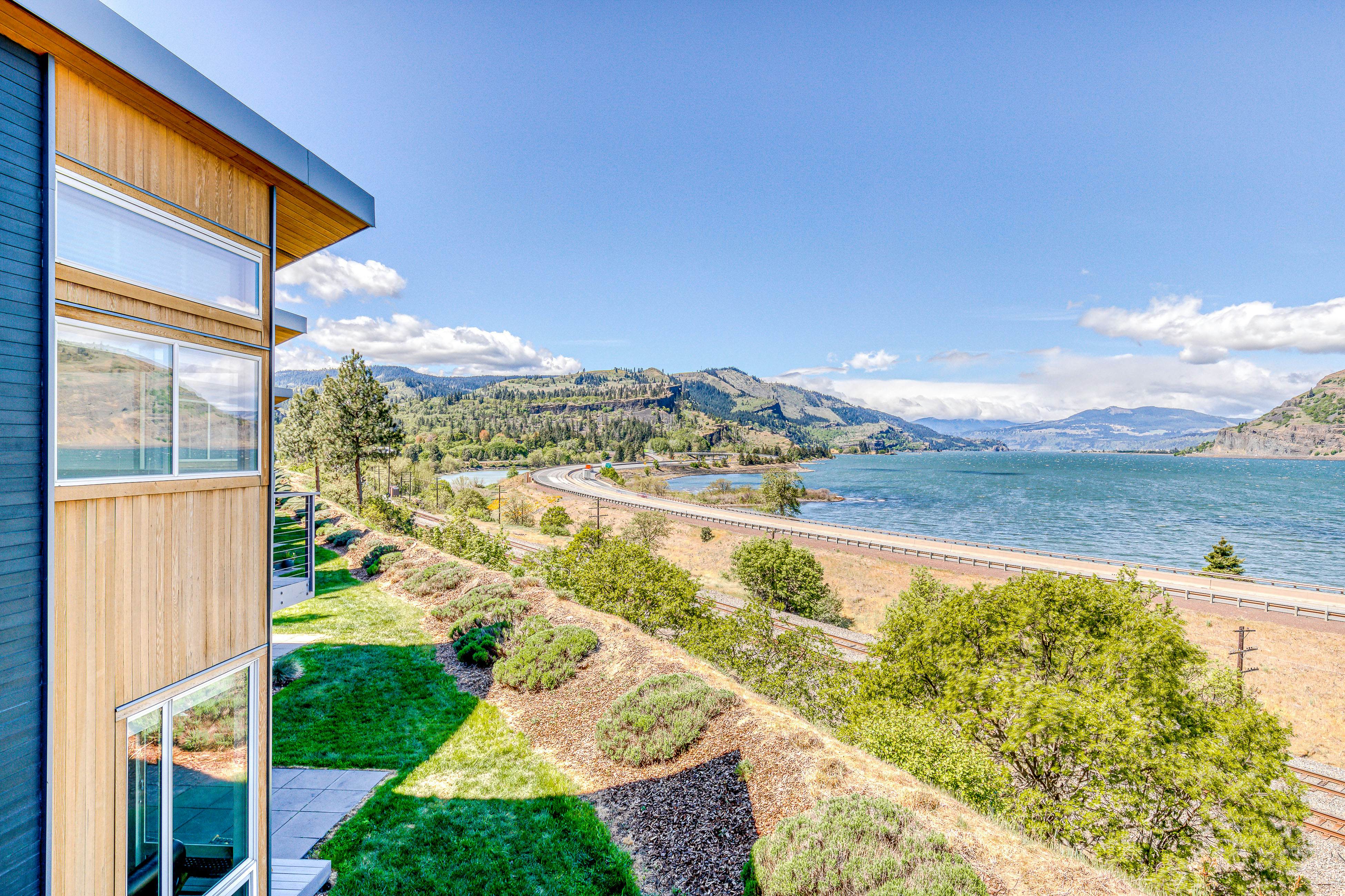 Mosier Creek Place 2 BD Mosier, OR Vacation Rental Vacasa