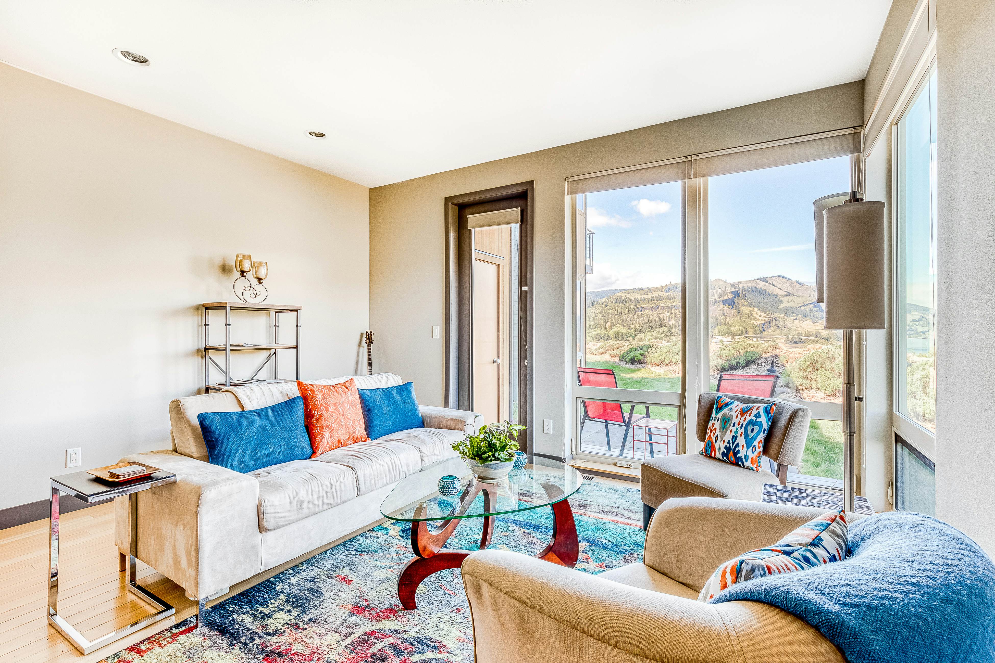 Mosier Creek Place 2 BD Mosier, OR Vacation Rental Vacasa