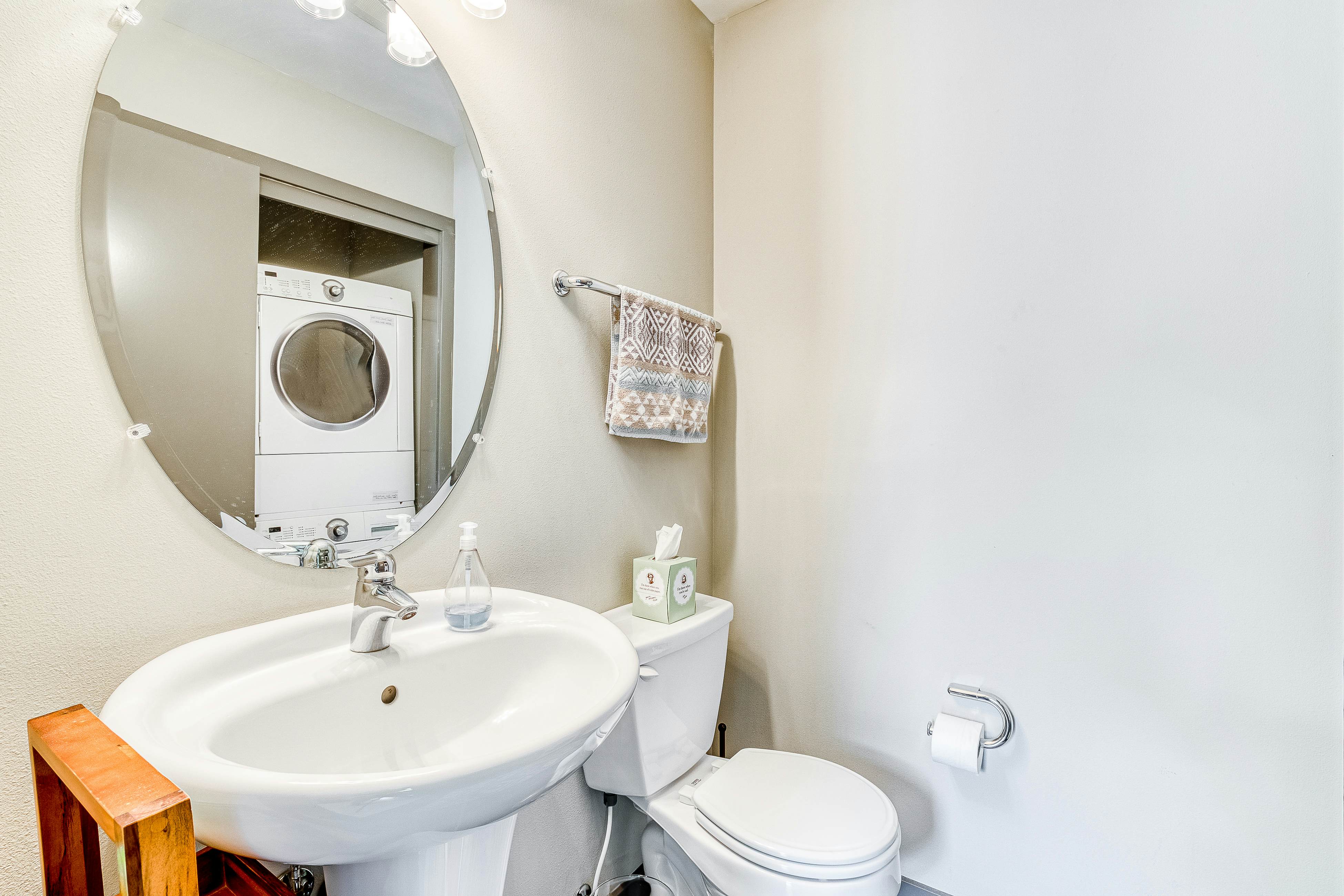 Mosier Creek Place 2 BD Mosier, OR Vacation Rental Vacasa