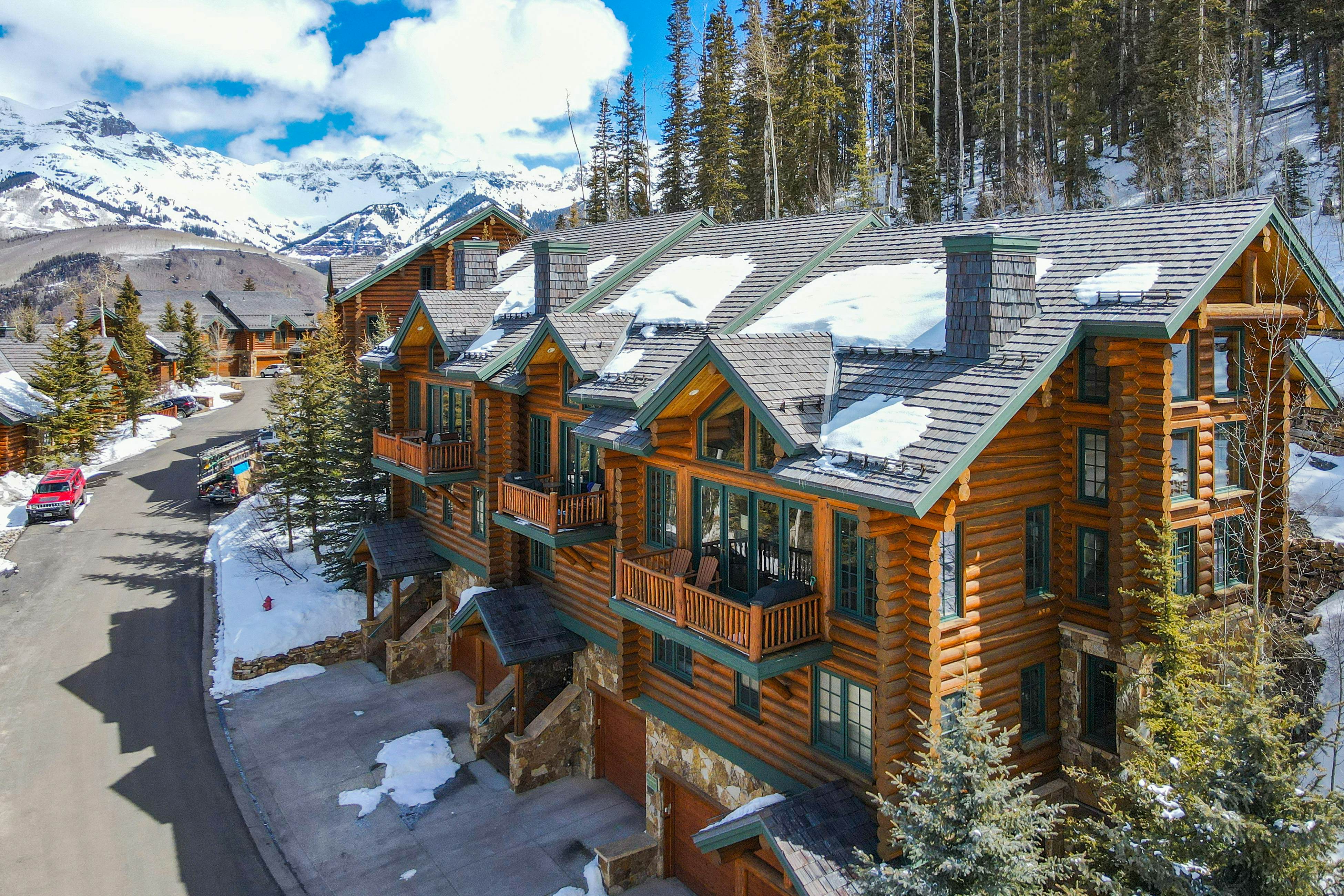 Sundance Lodge - 108 Lodges Lane