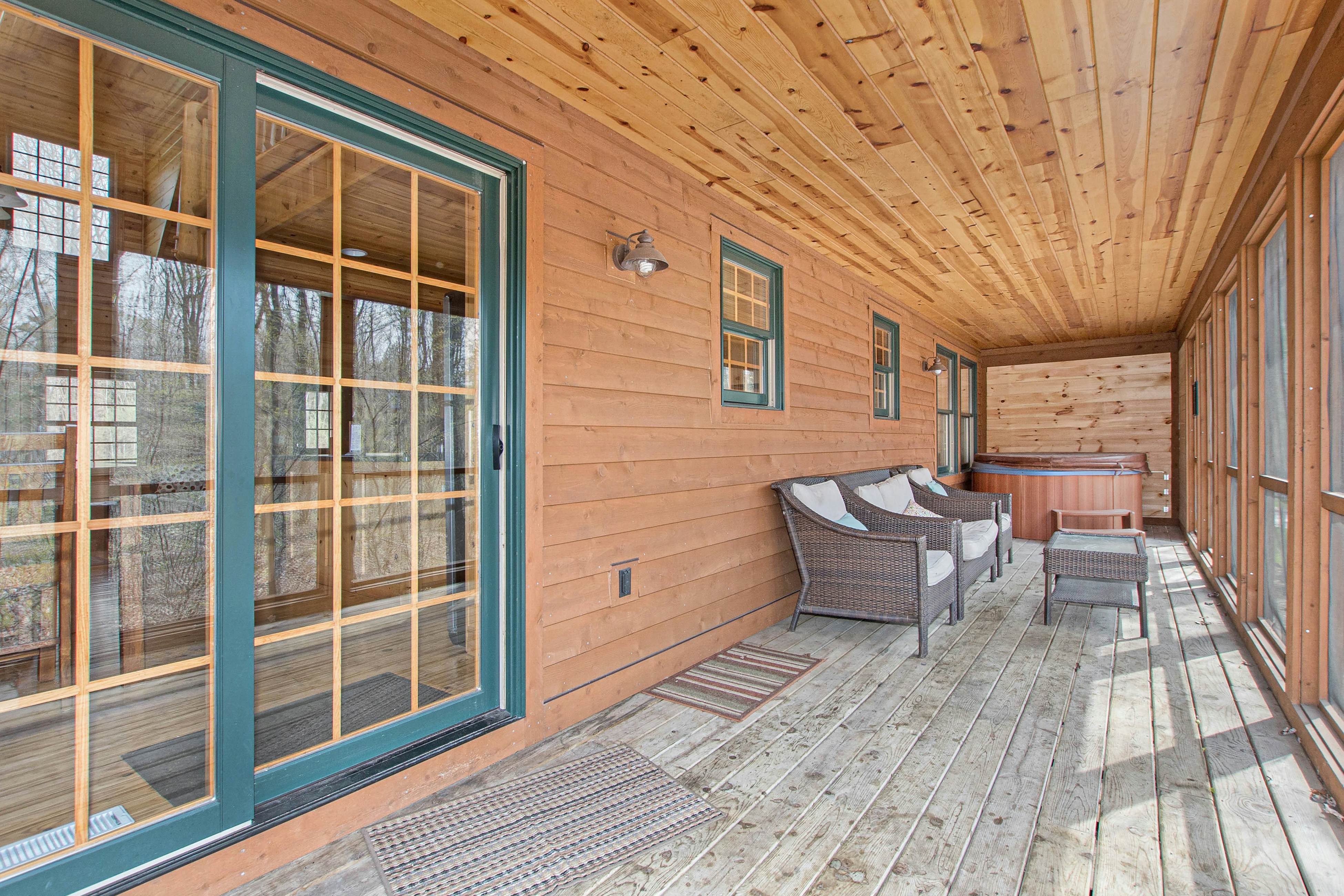 Kingfisher Cove Cabin 28