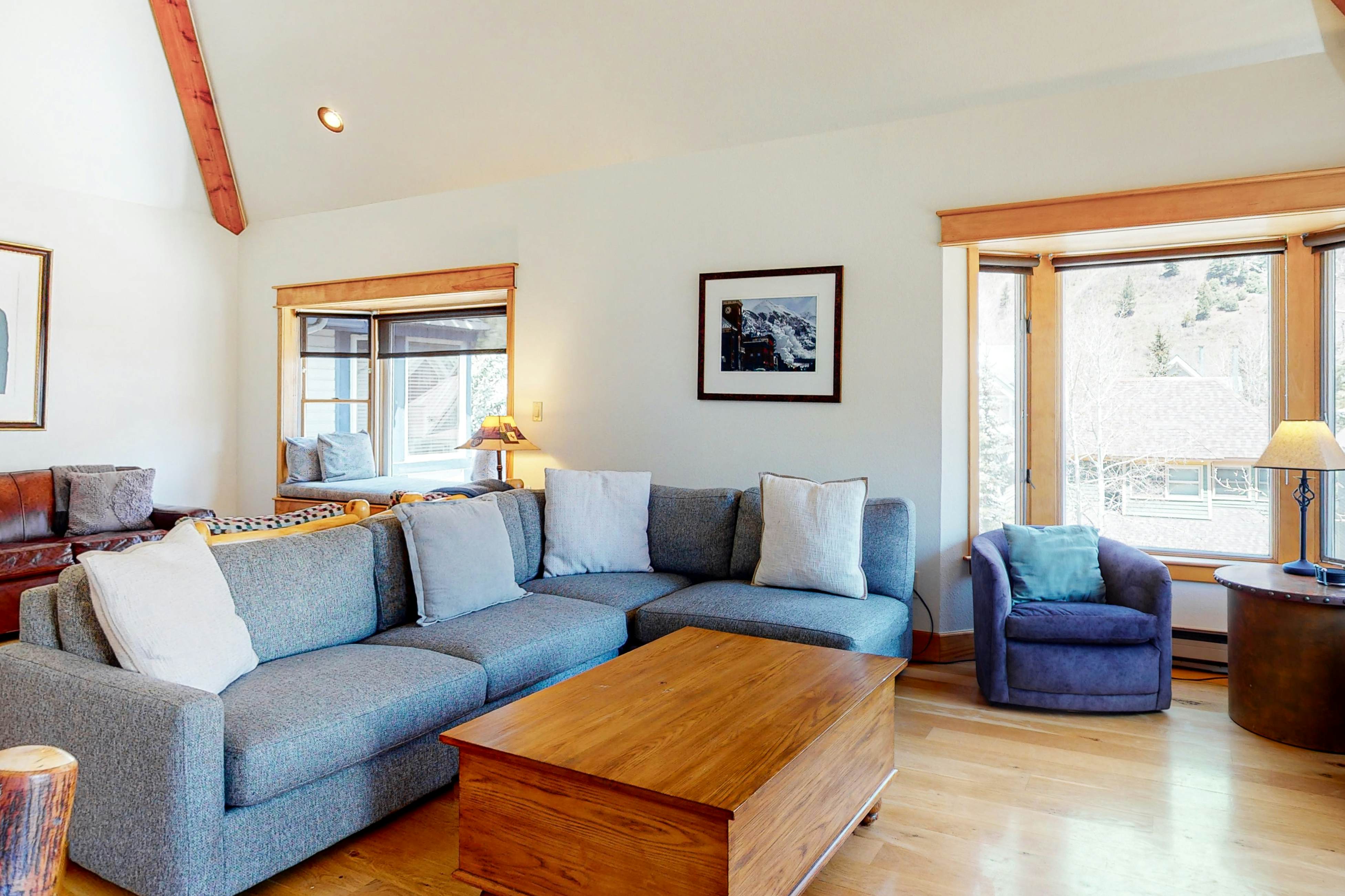 Smuggler Condos E - Smuggler Way