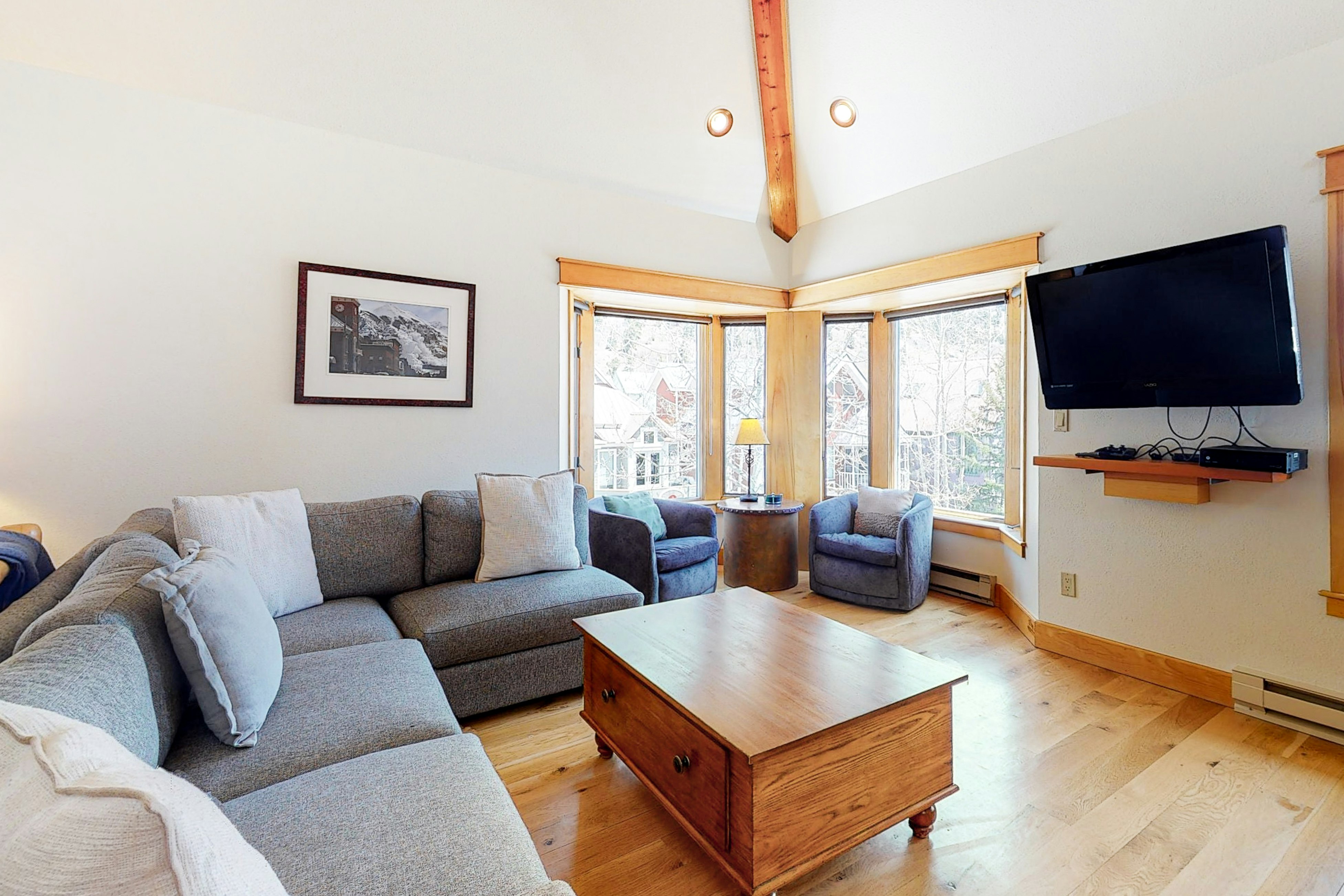 Smuggler Condos E - Smuggler Way