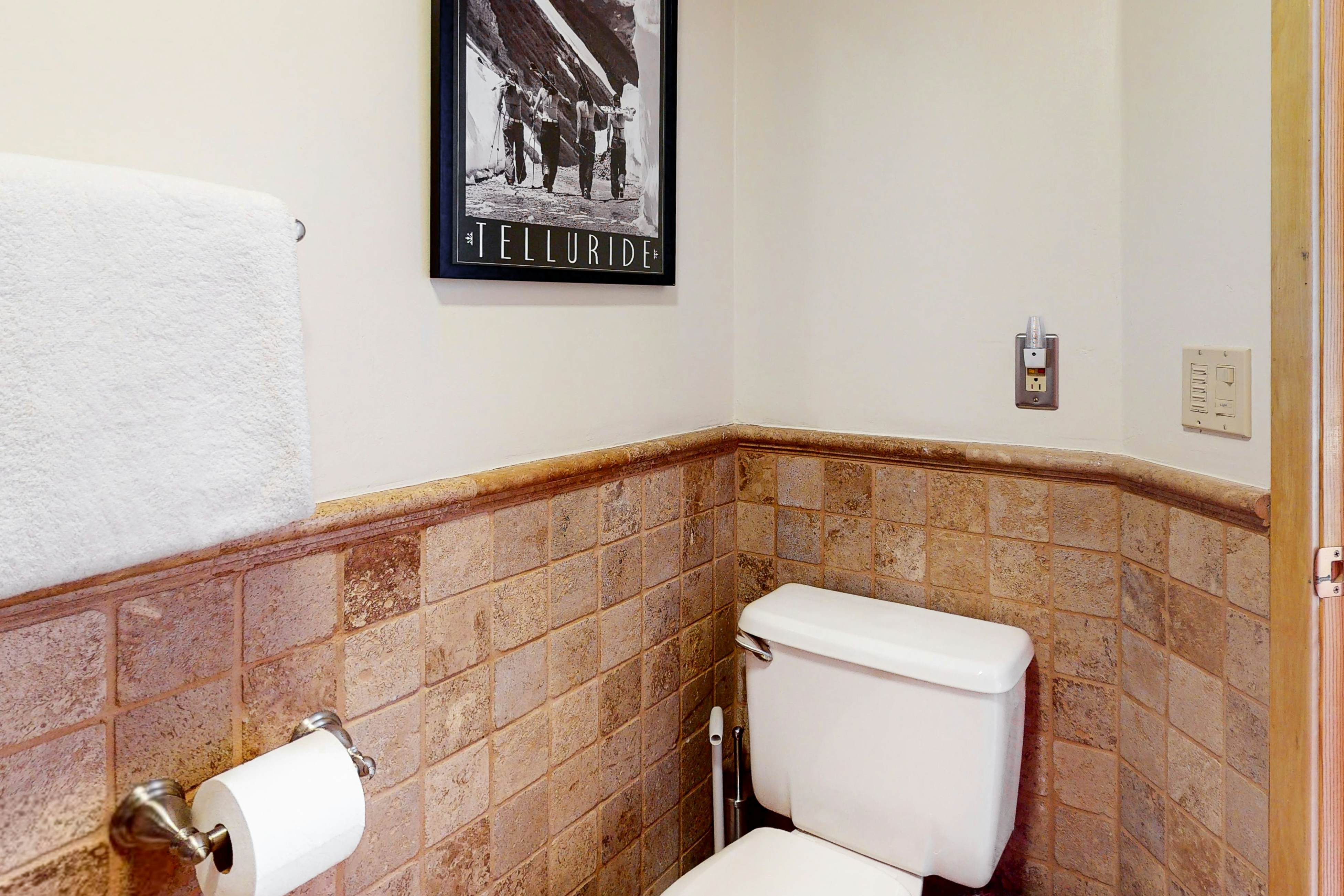 Smuggler Condos E - Smuggler Way