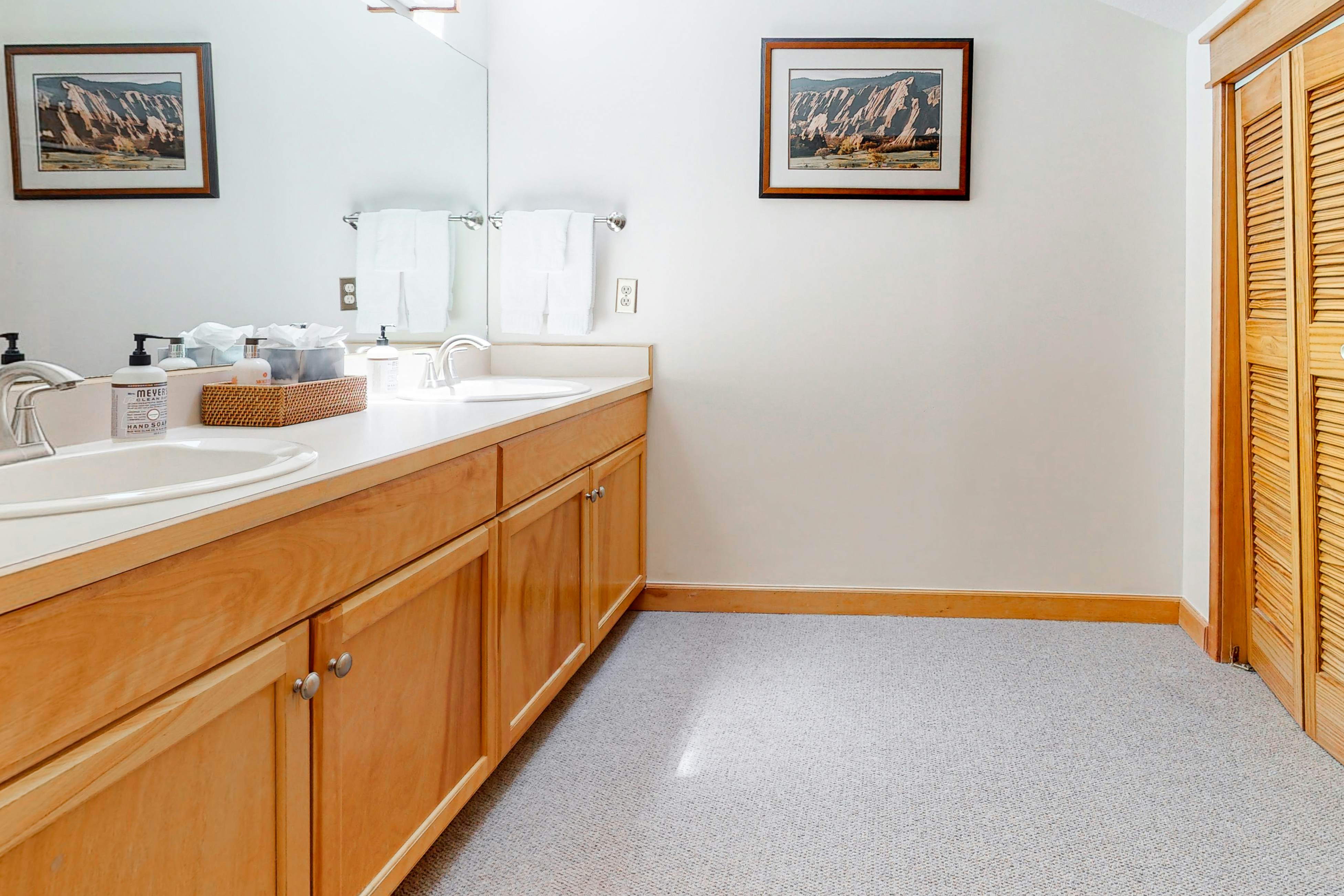 Smuggler Condos E - Smuggler Way