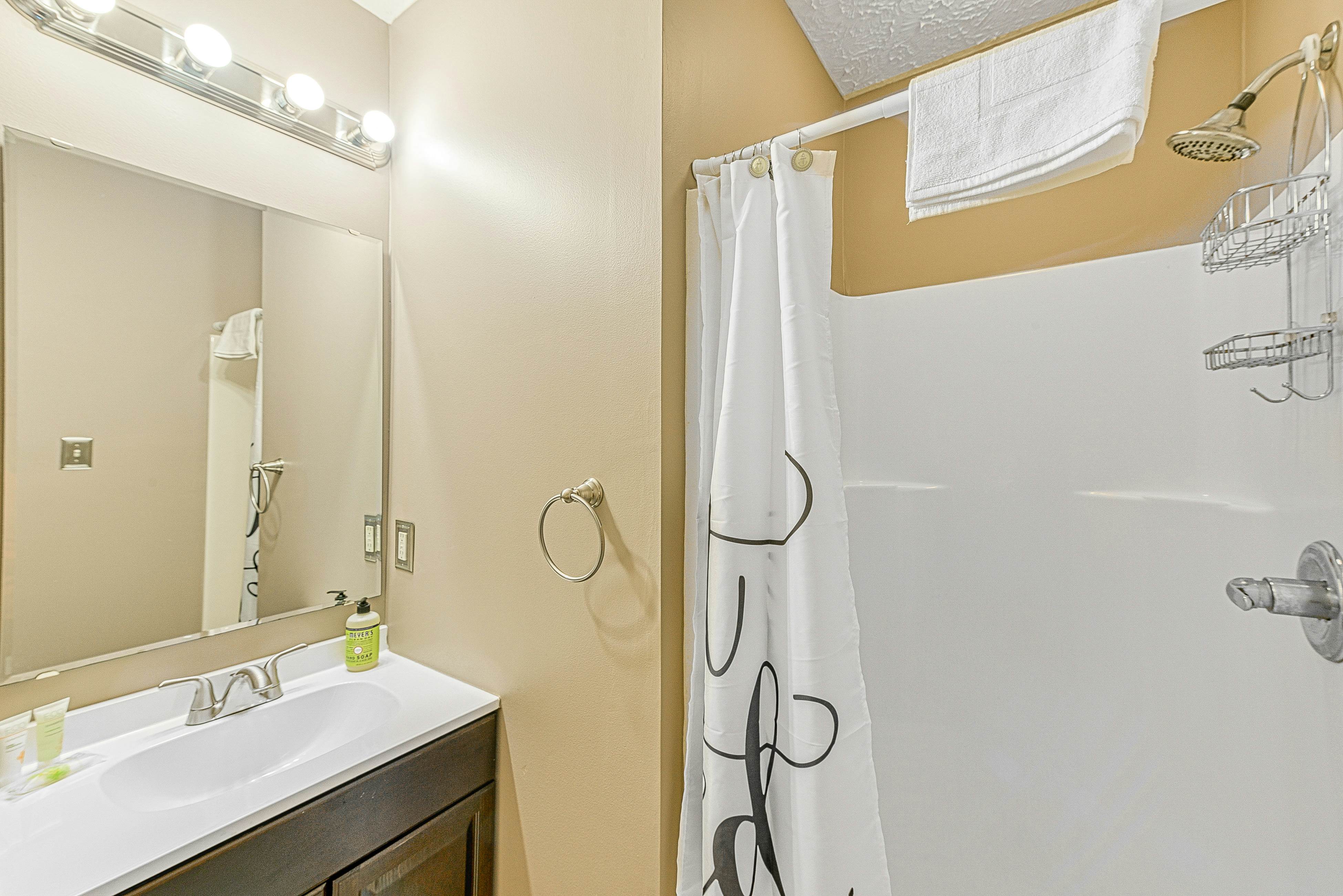 Lake Therapy 3 BD Louisa, VA Vacation Rental Vacasa