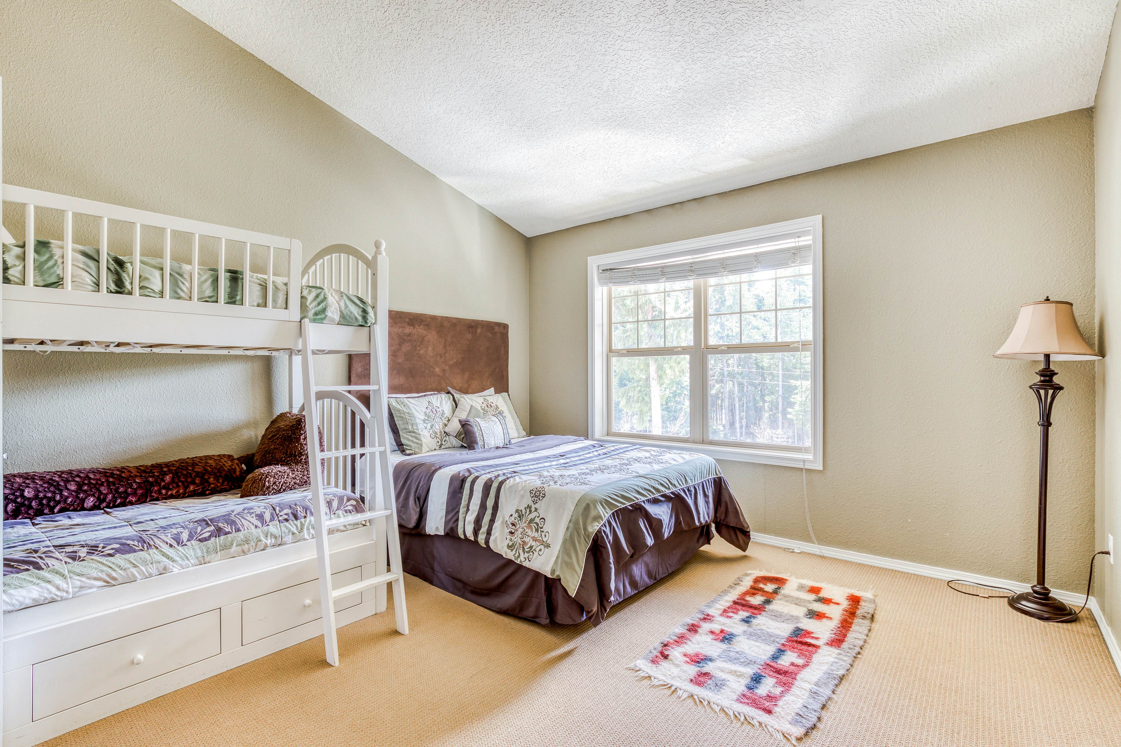 Collins Lake 146 2 BD Government Camp, OR Vacation Rental Vacasa