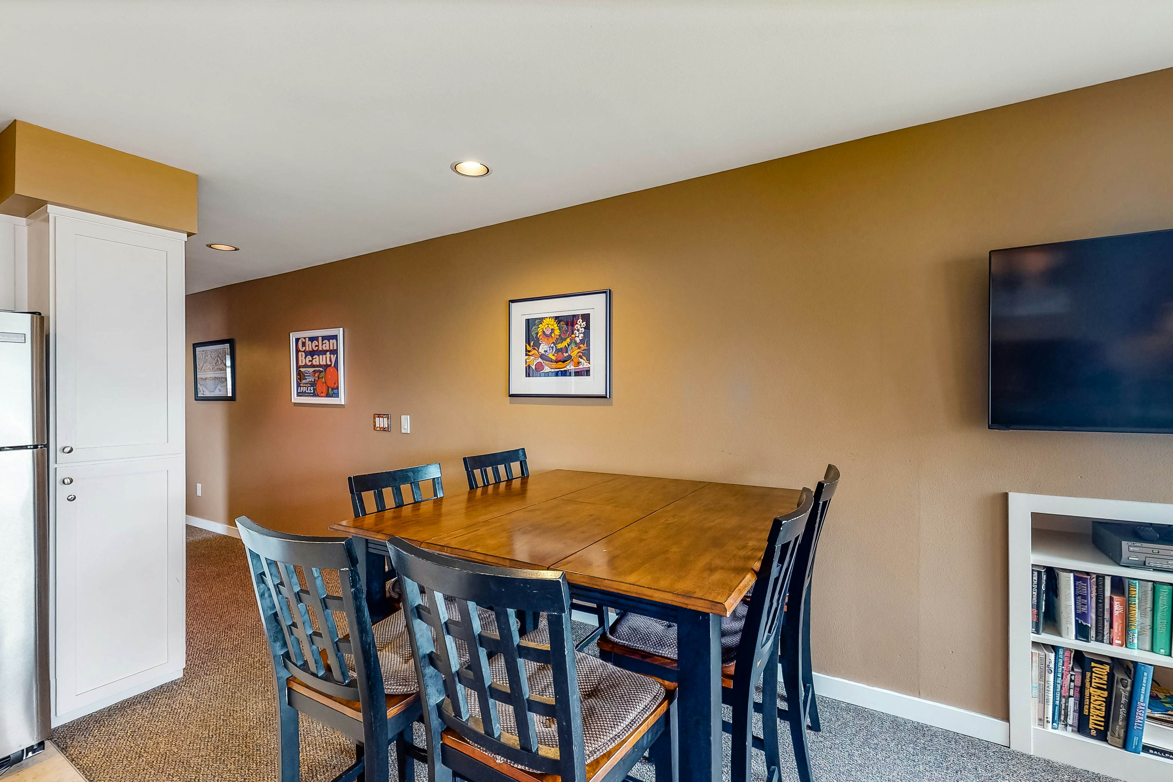 Lake Chelan Shores - A Lakeside Spectacular #17-10