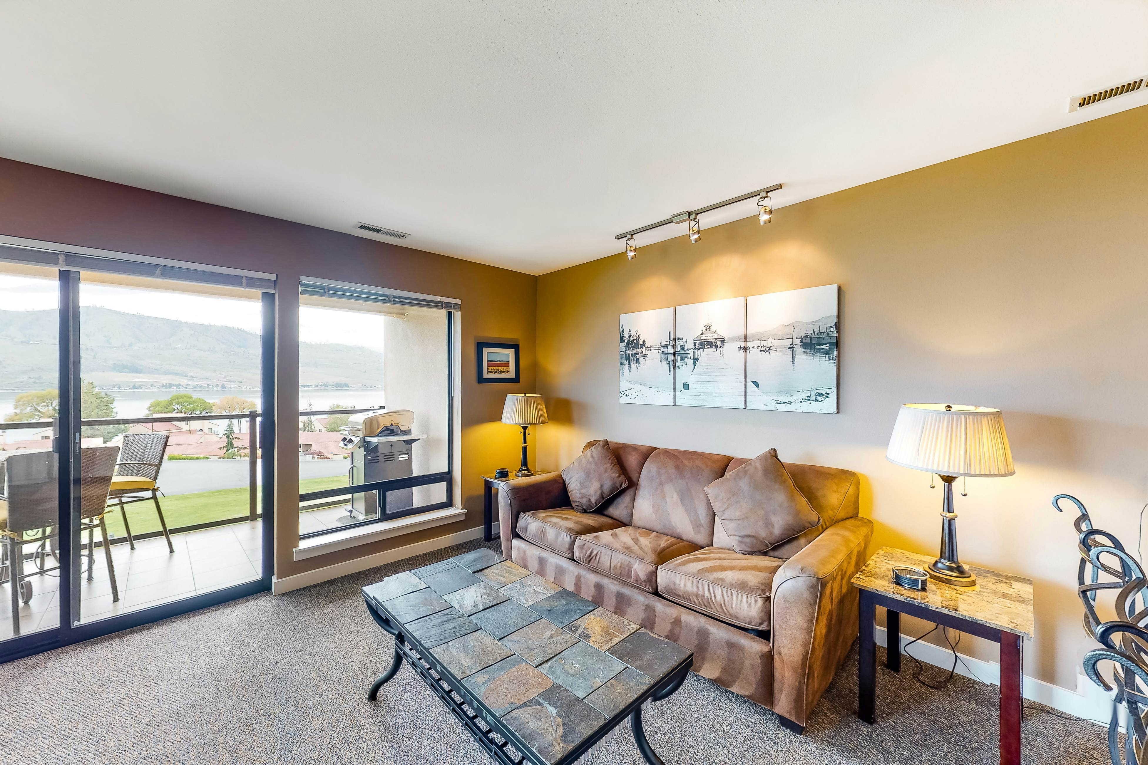 Lake Chelan Shores - A Lakeside Spectacular #17-10