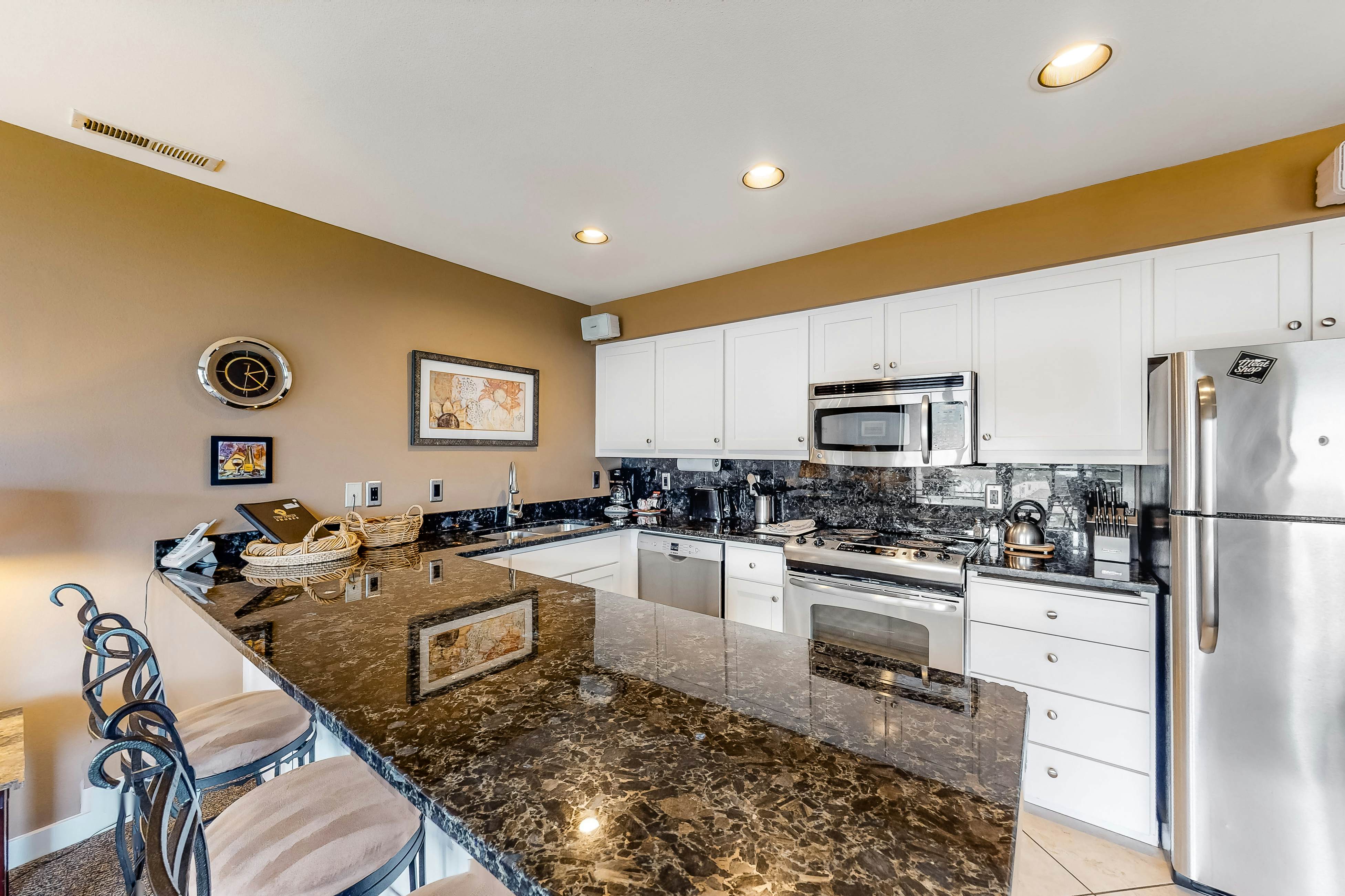 Lake Chelan Shores - A Lakeside Spectacular #17-10