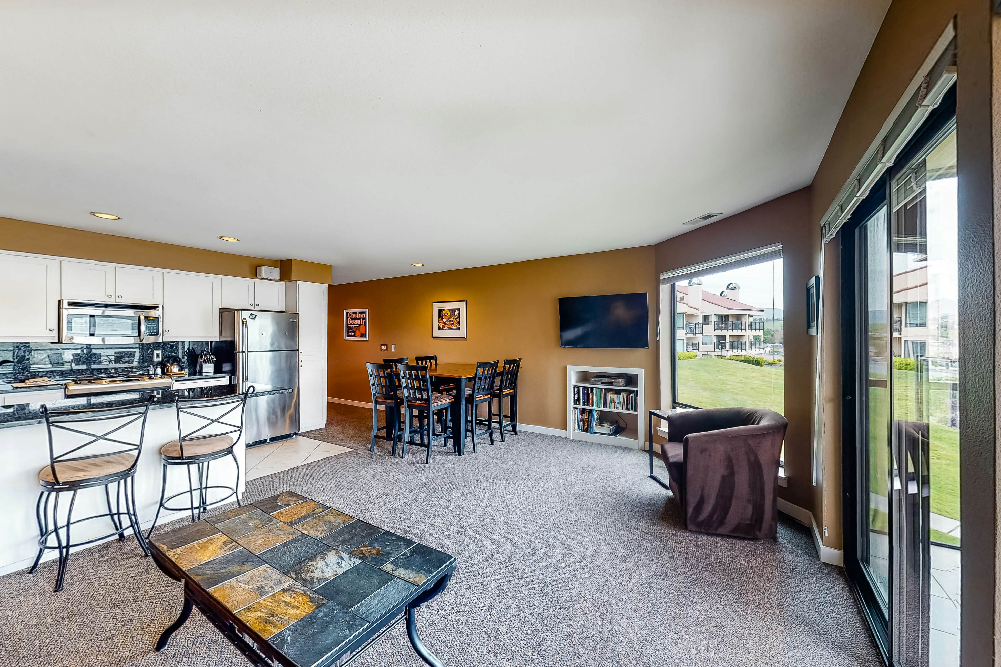 Lake Chelan Shores - A Lakeside Spectacular #17-10