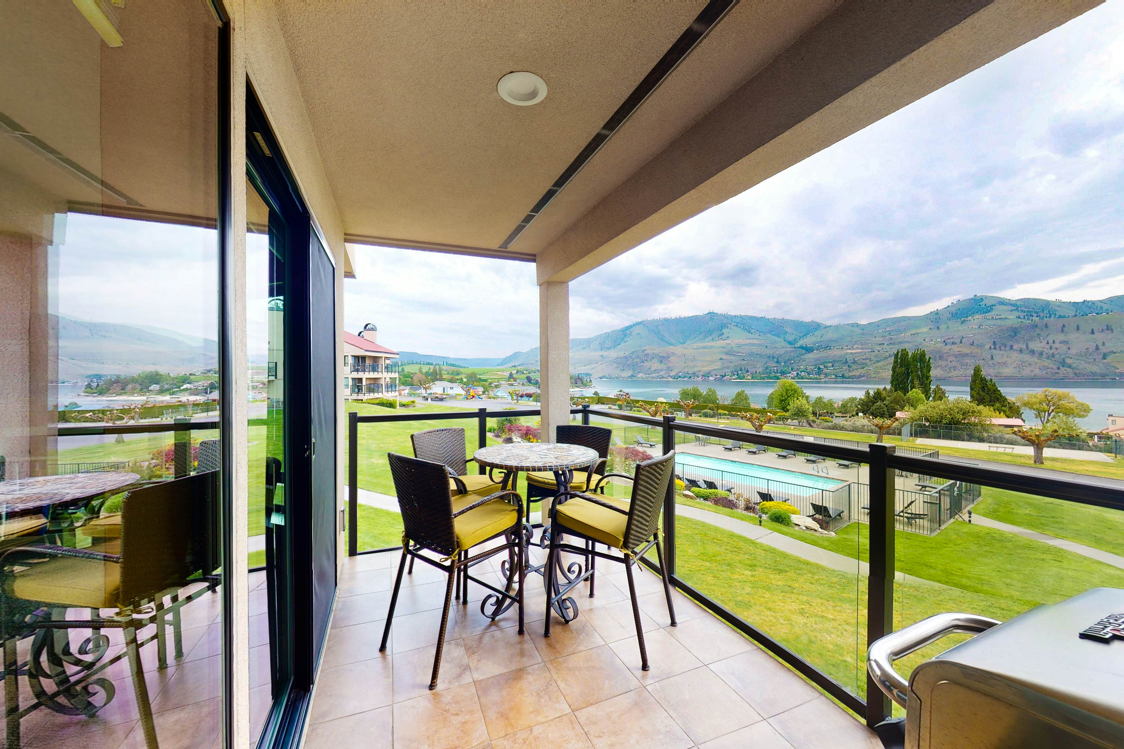 Lake Chelan Shores - A Lakeside Spectacular #17-10