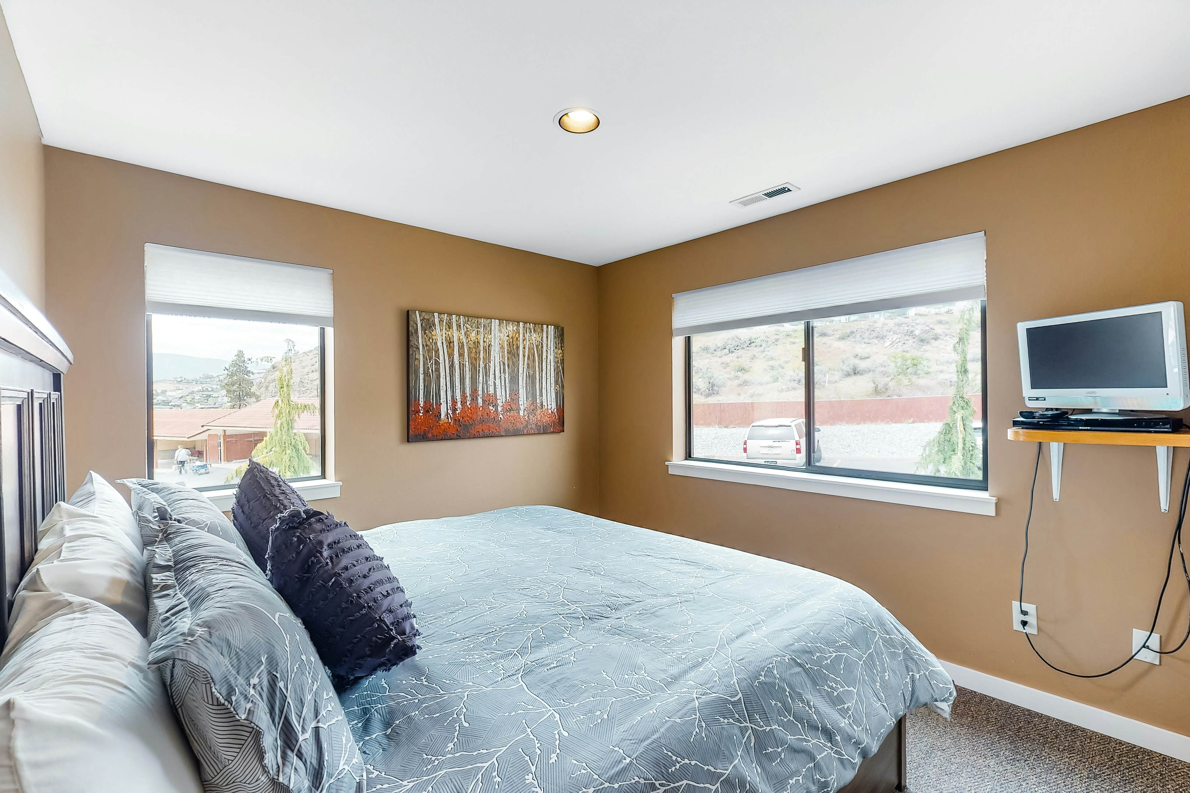 Lake Chelan Shores - A Lakeside Spectacular #17-10