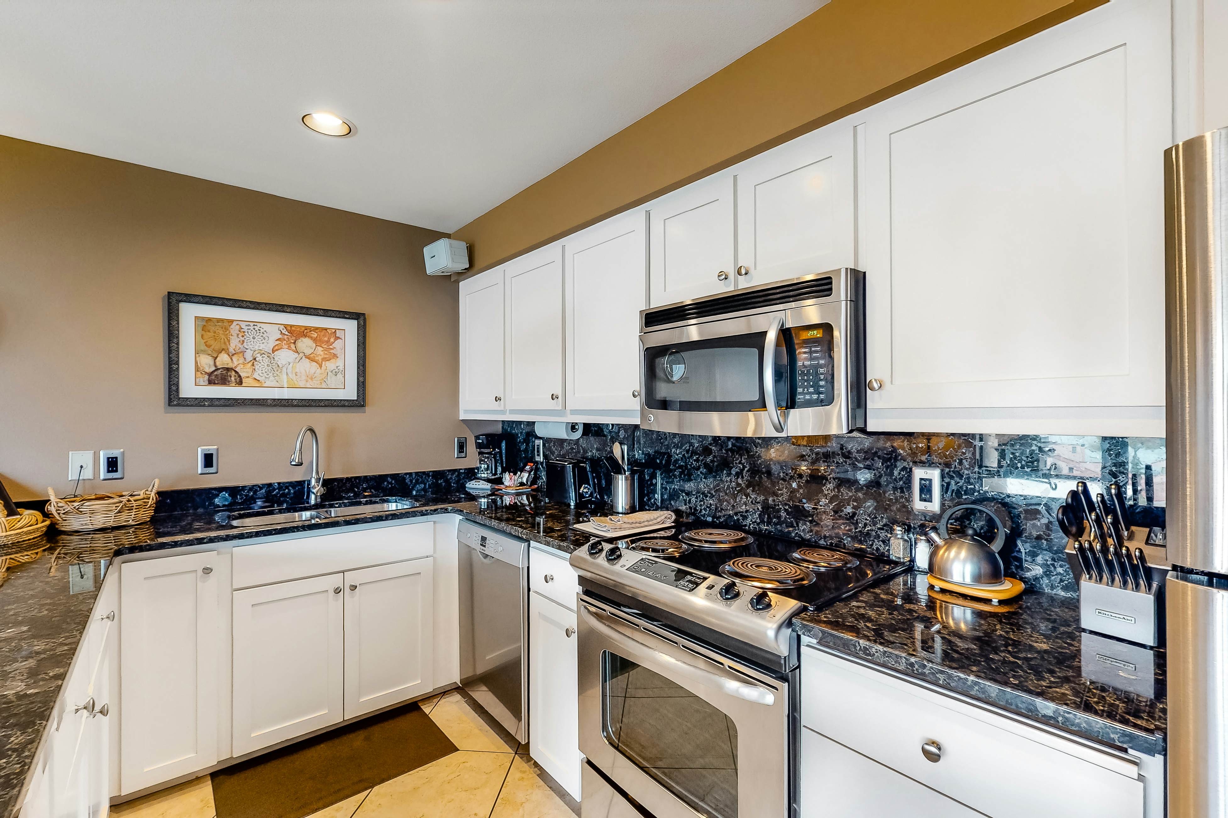 Lake Chelan Shores - A Lakeside Spectacular #17-10