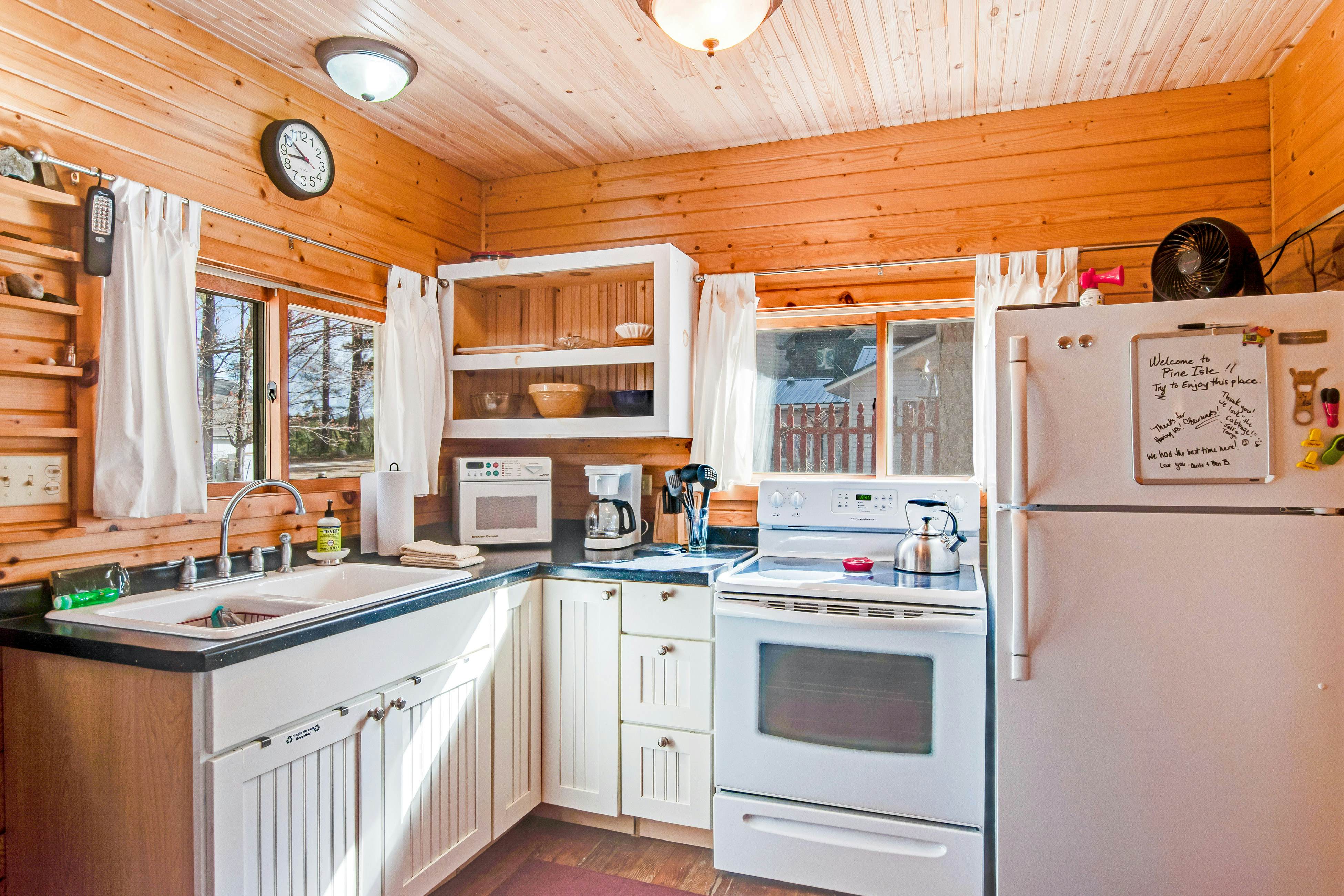 Bucky's PineIsle Retreat