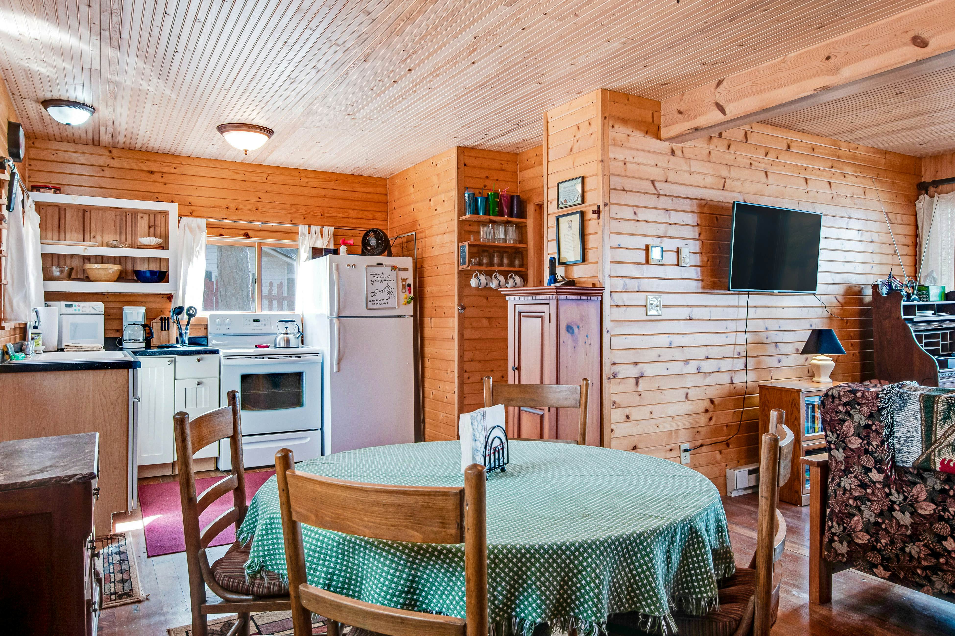 Bucky's PineIsle Retreat