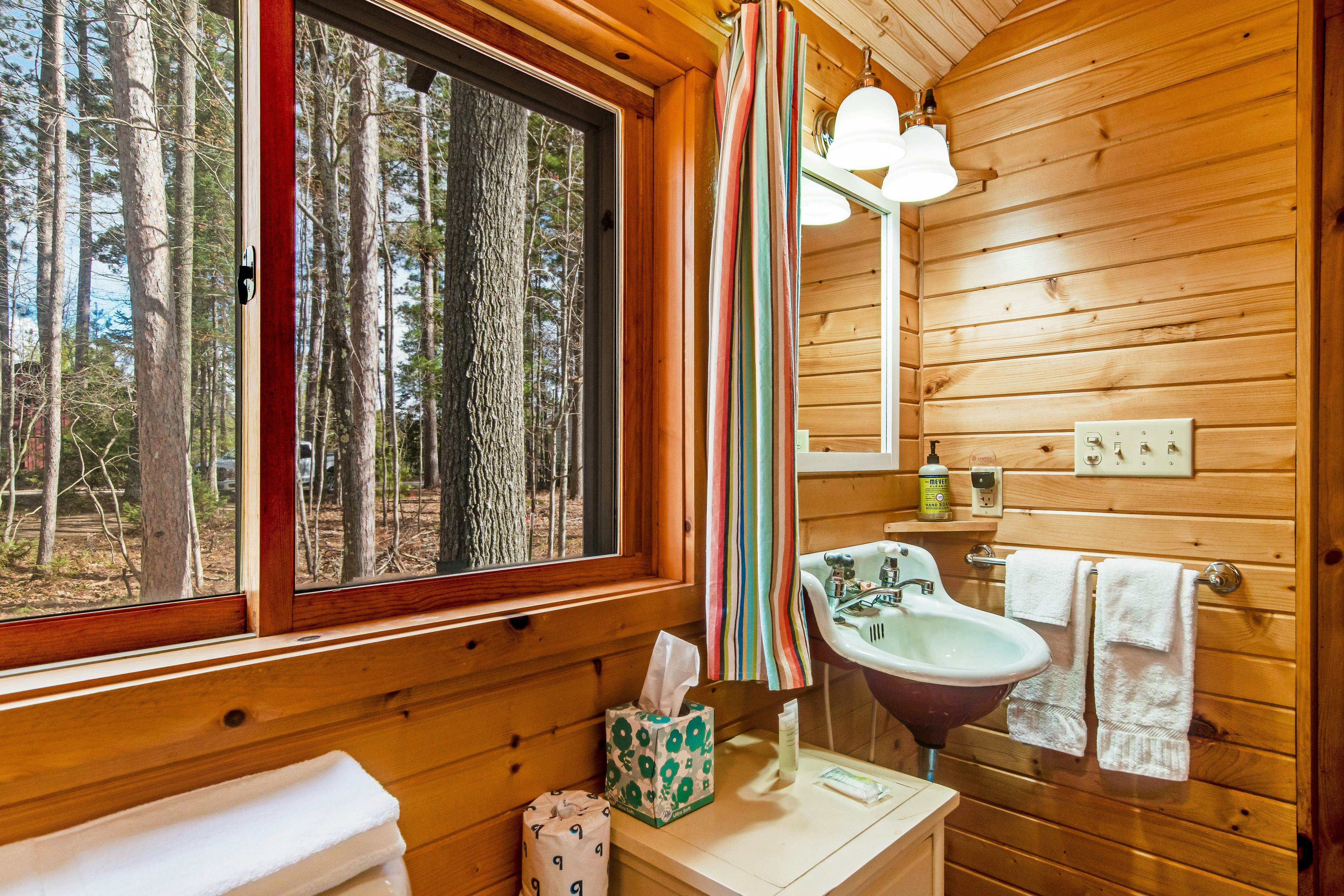 Bucky's PineIsle Retreat