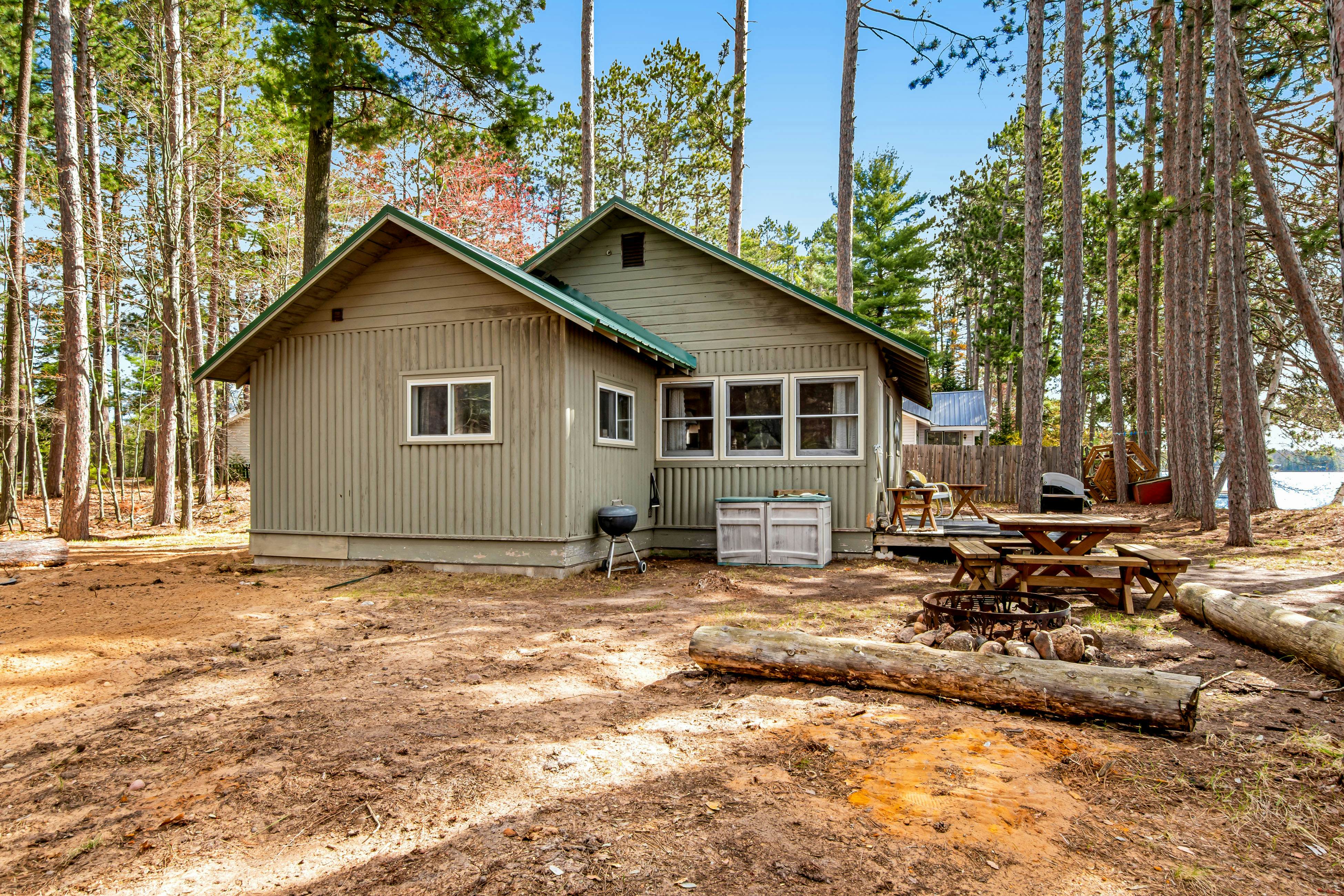 Bucky's PineIsle Retreat